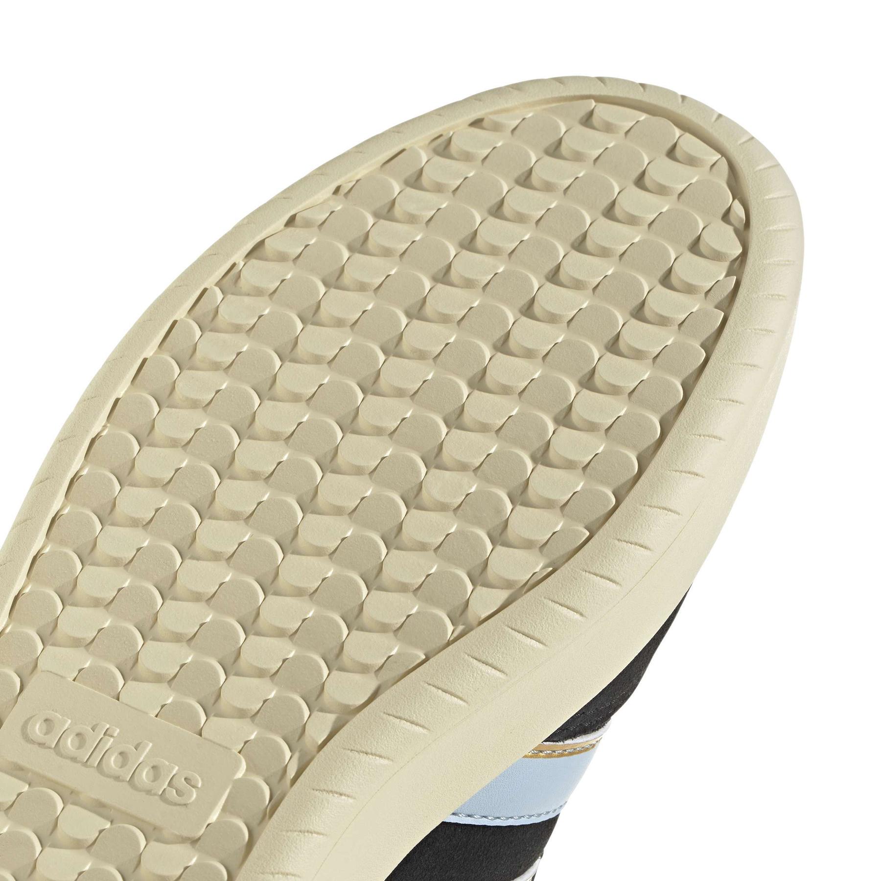 product/a/d/adidas_jp7108_8_footwear_photography_detail_view_1_white-nw091625.jpg