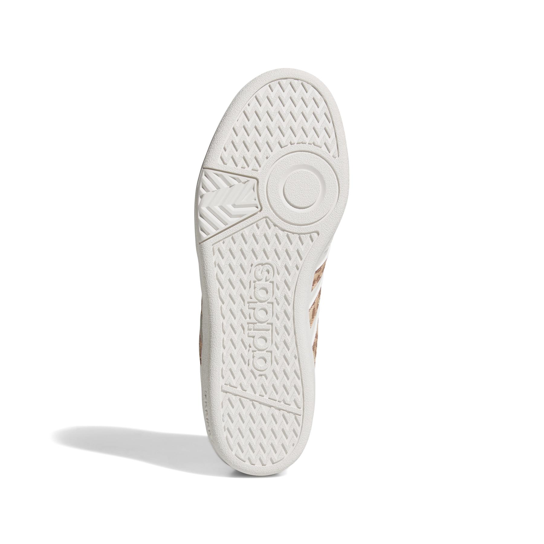 product/a/d/adidas_jq2785_4_footwear_photography_bottom_view_white-nw091625.jpg