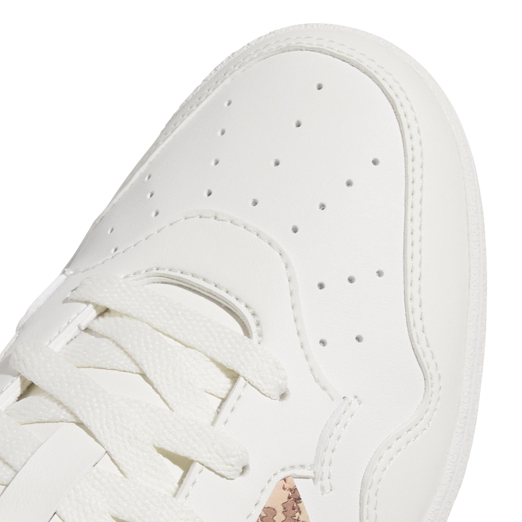 product/a/d/adidas_jq2785_9_footwear_photography_detail_view_2_white-nw091625.jpg