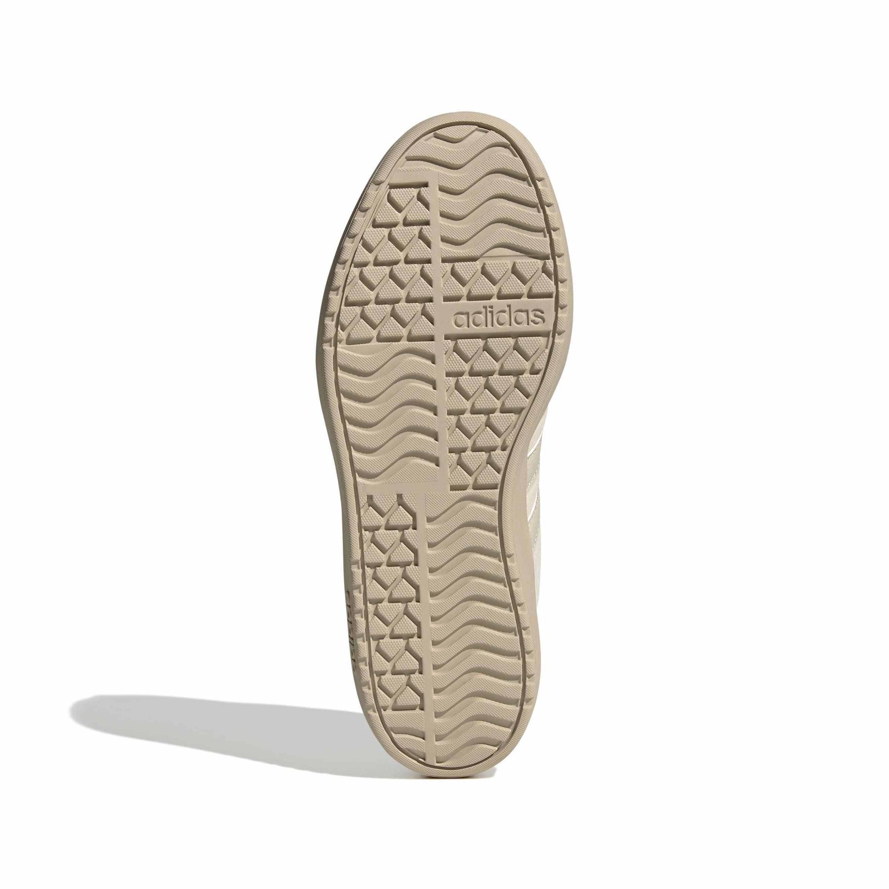 product/a/d/adidas_jq5624_4_footwear_photography_bottom_view_white-nw091625.jpg