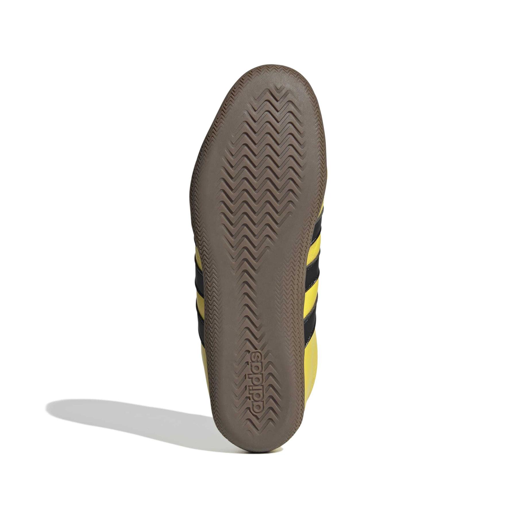 product/a/d/adidas_jq9693_4_footwear_photography_bottom_view_white-nw091625.jpg