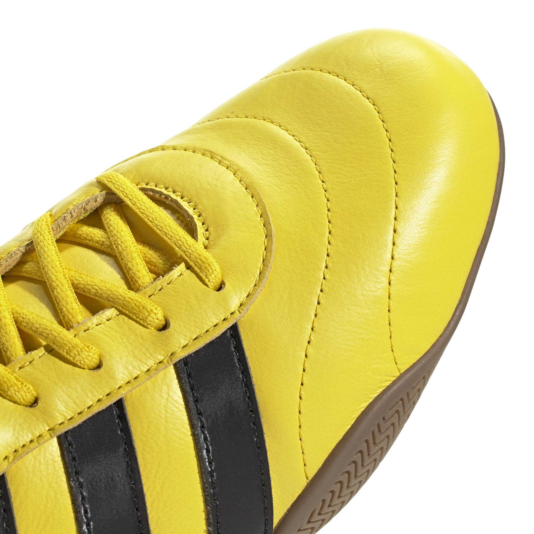 product/a/d/adidas_jq9693_9_footwear_photography_detail_view_2_white-nw091625.jpg