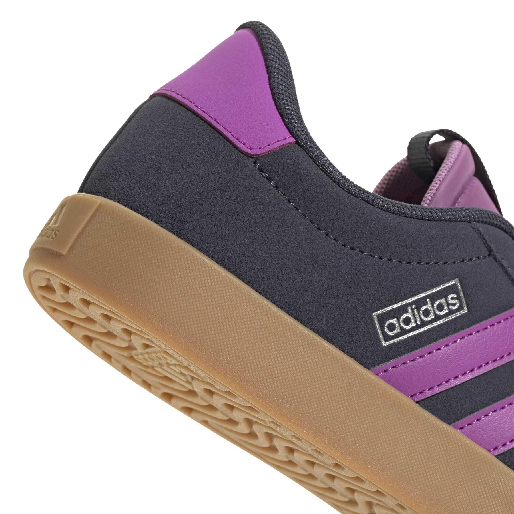 product/a/d/adidas_jr0953_9_footwear_photography_detail_view_2_white-nw091625.jpg