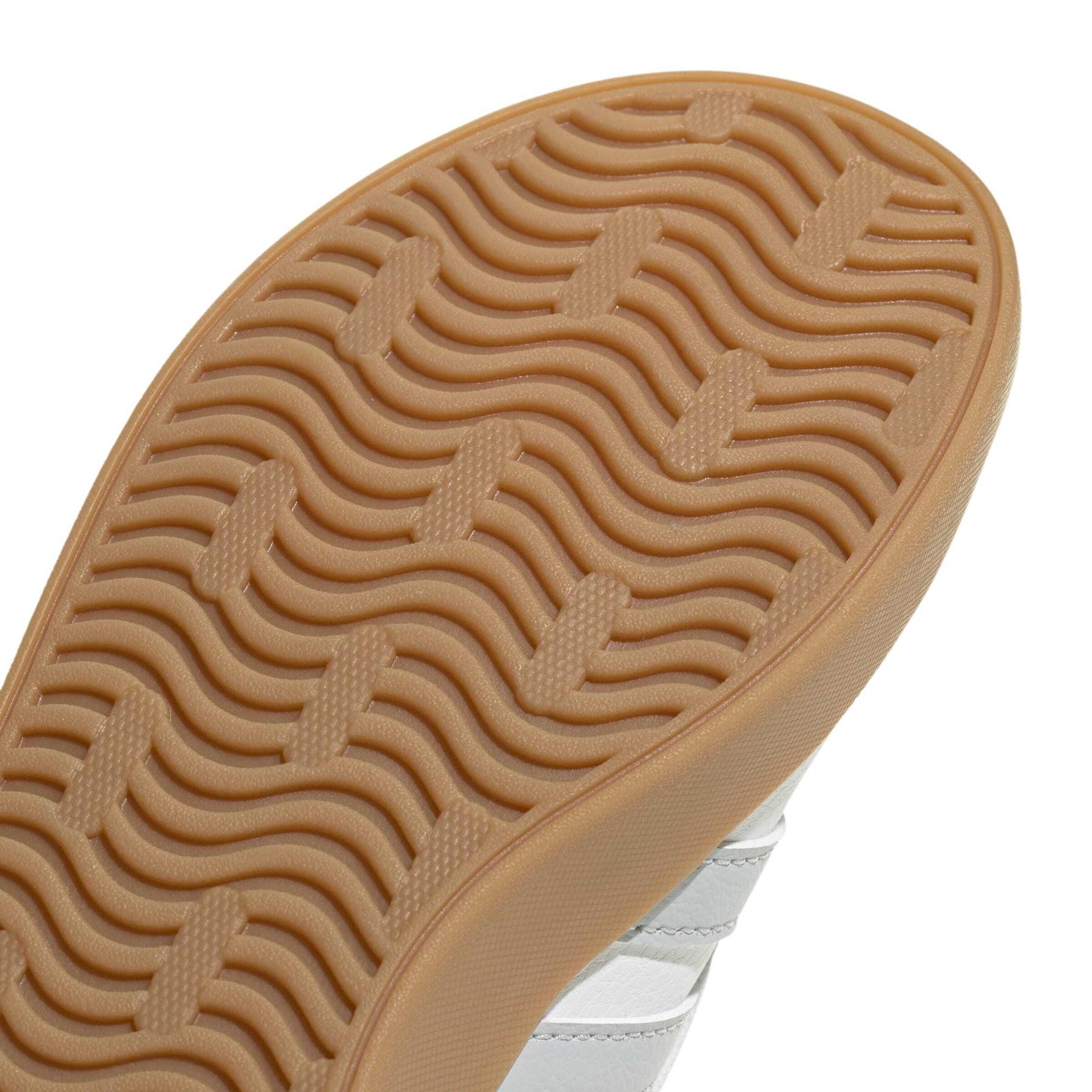 product/a/d/adidas_jr2220_9_footwear_photography_detail_view_2_white-nw091625.jpg