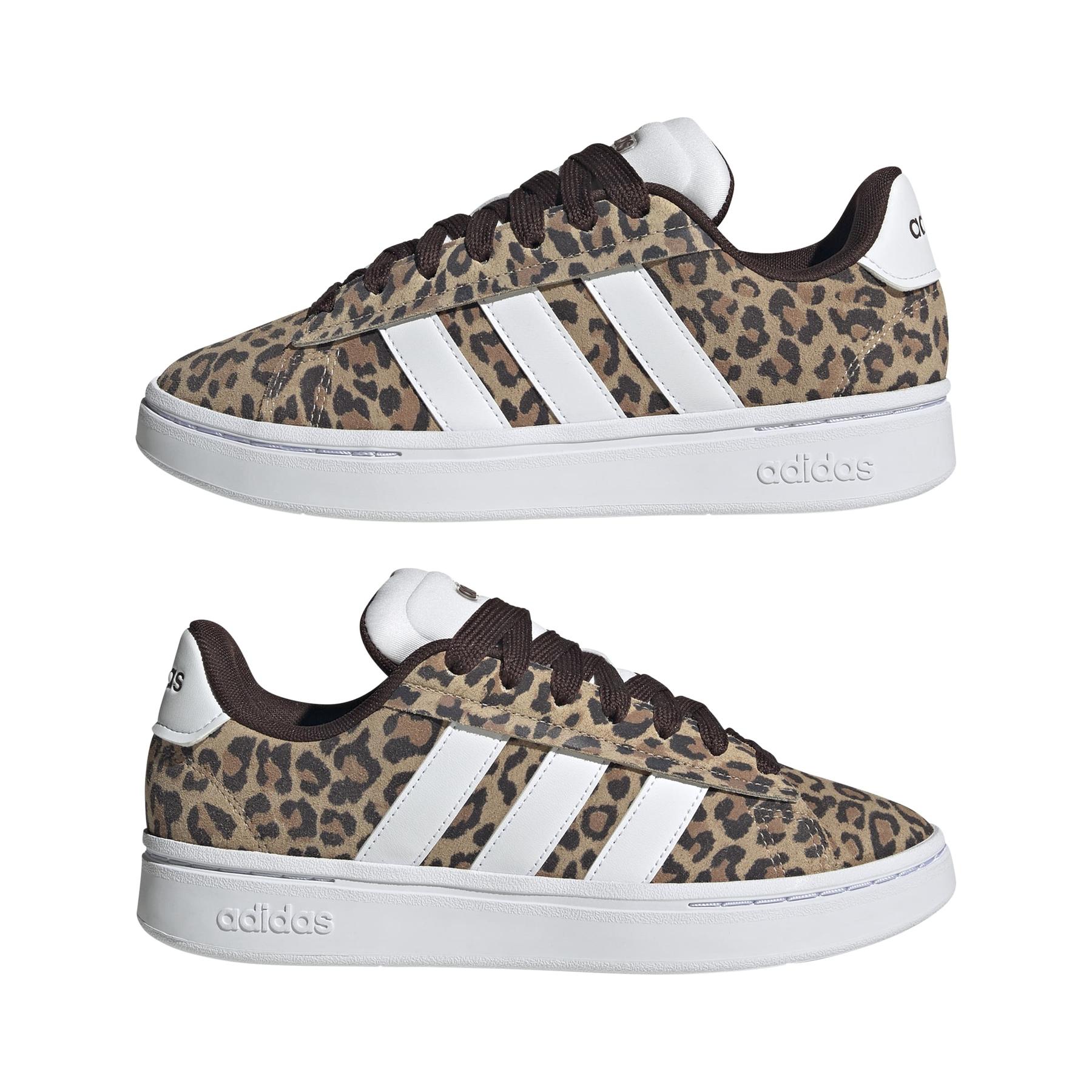 product/a/d/adidas_jr2269_10_footwear_photography_mirrored_pair_view_white-nw091625.jpg