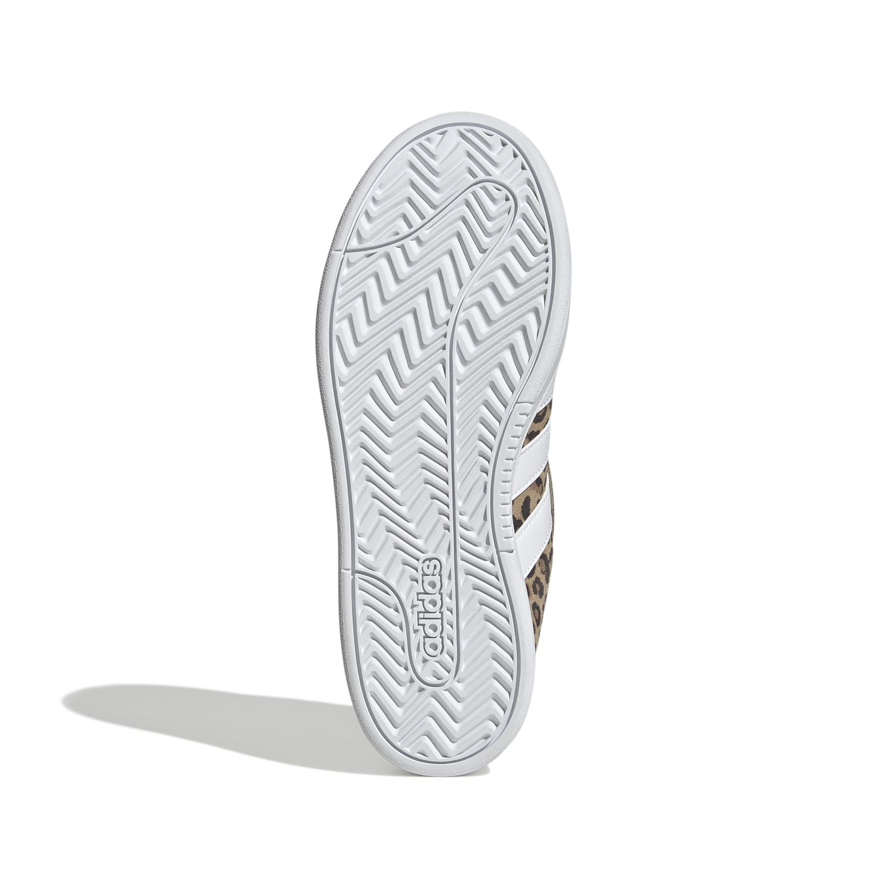 product/a/d/adidas_jr2269_4_footwear_photography_bottom_view_white-nw091625.jpg