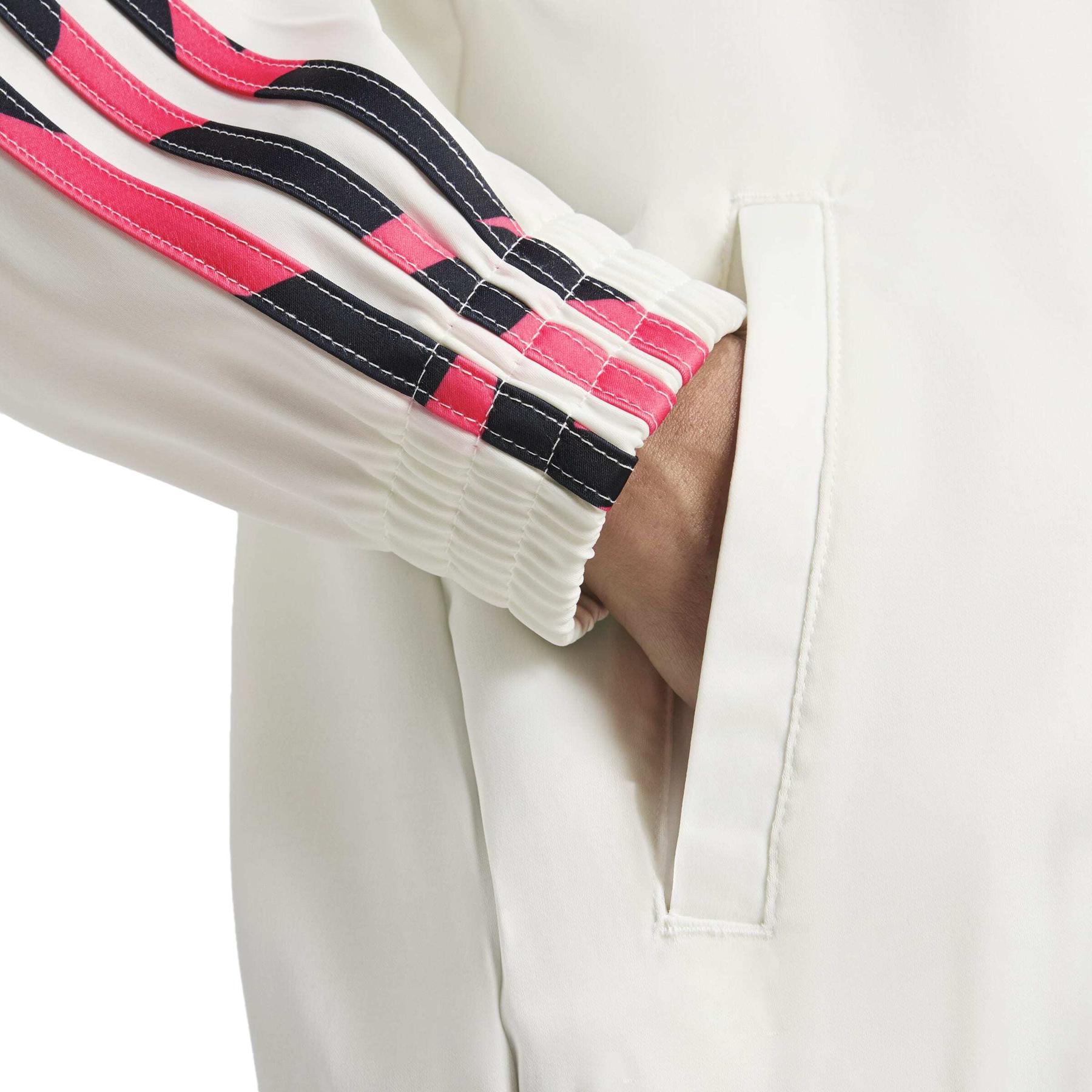 product/a/d/adidas_jw3360_7_apparel_on_model_detail_view_2_white.jpg