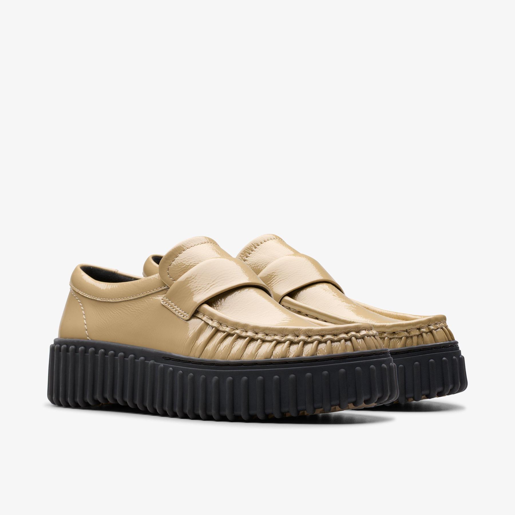 product/c/l/clarks_26179353_beige_4.jpg
