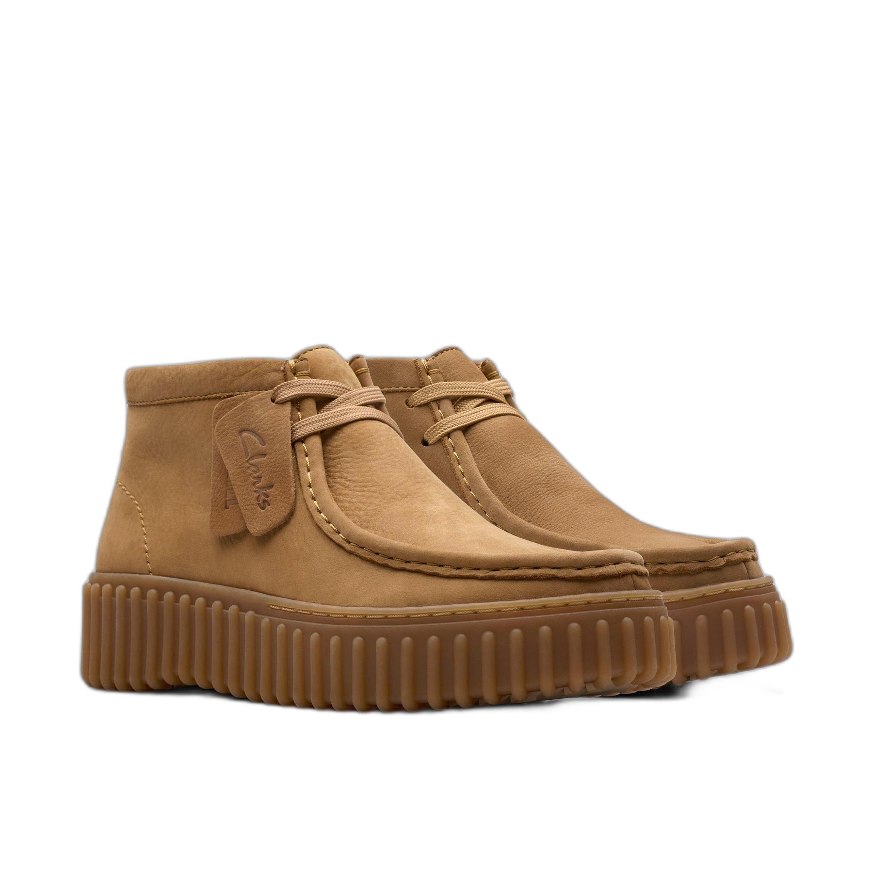 product/c/l/clarks_26179359_light-tan-nubuck_4.jpg
