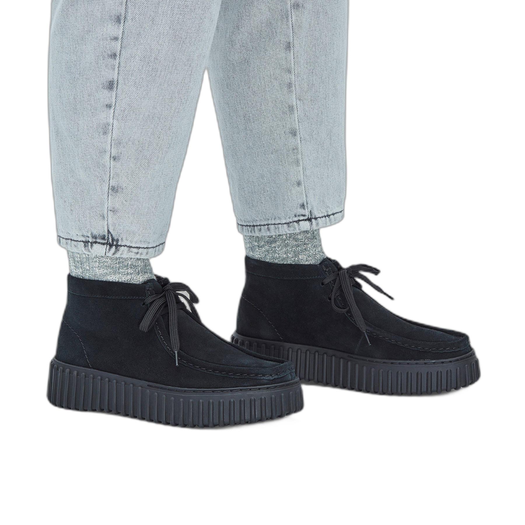 product/c/l/clarks_26179360_black-suede_10.jpg