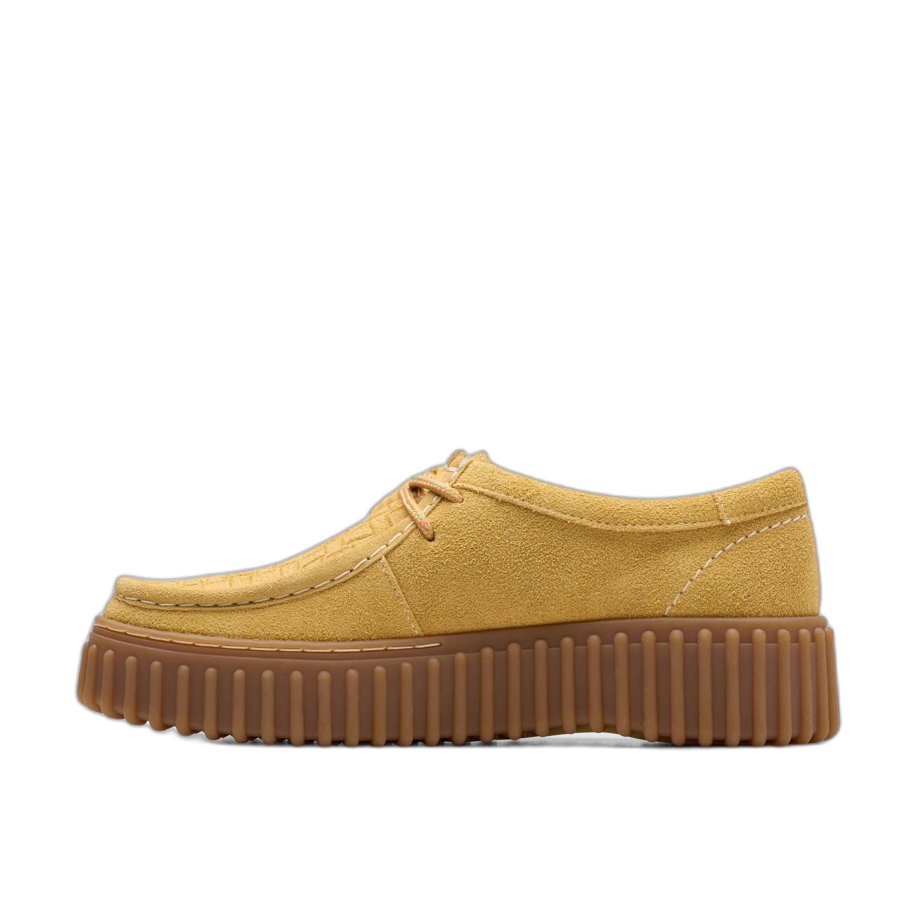 product/c/l/clarks_26181188_golden-tan-suede_2.jpg