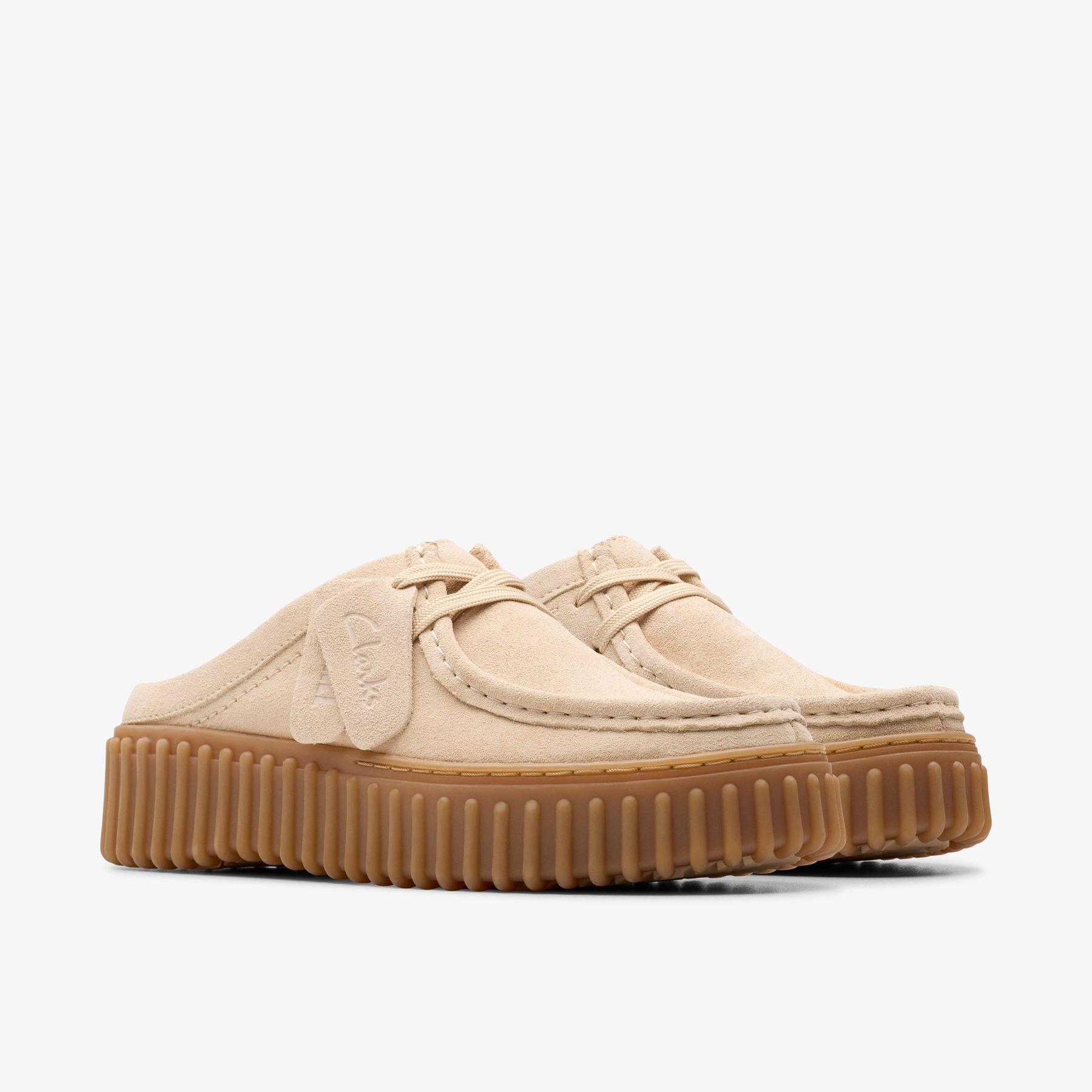 product/c/l/clarks_26181197_ecru-suede_4.jpg