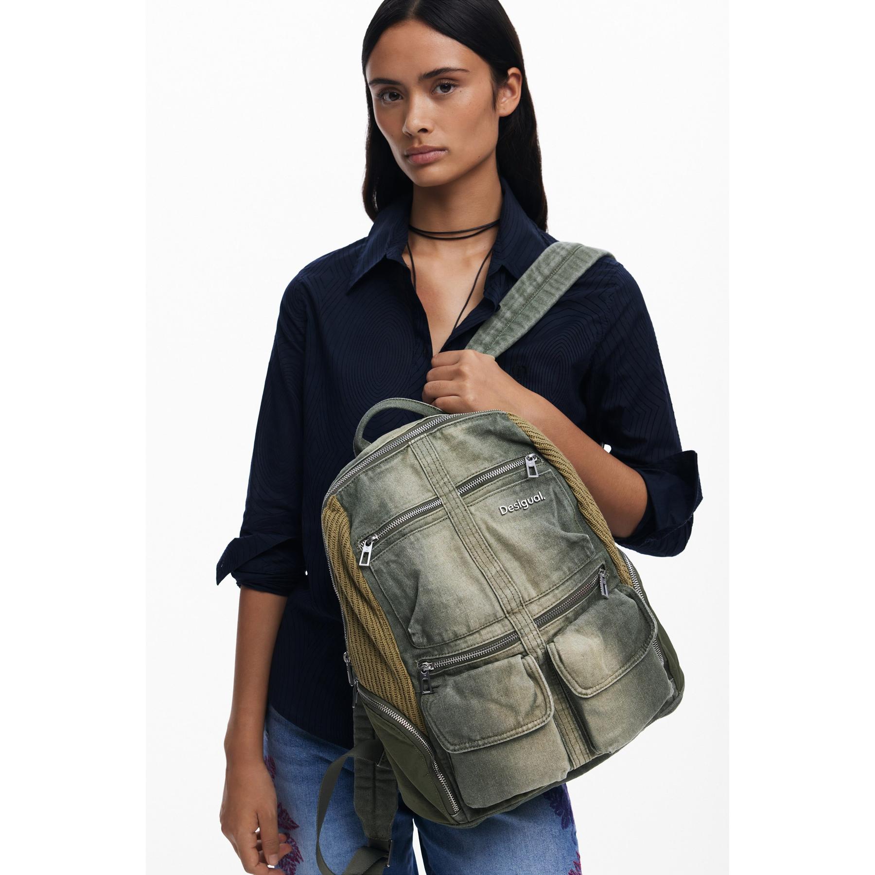 product/d/e/desigual_25wakd01-4092_gris_1.jpg