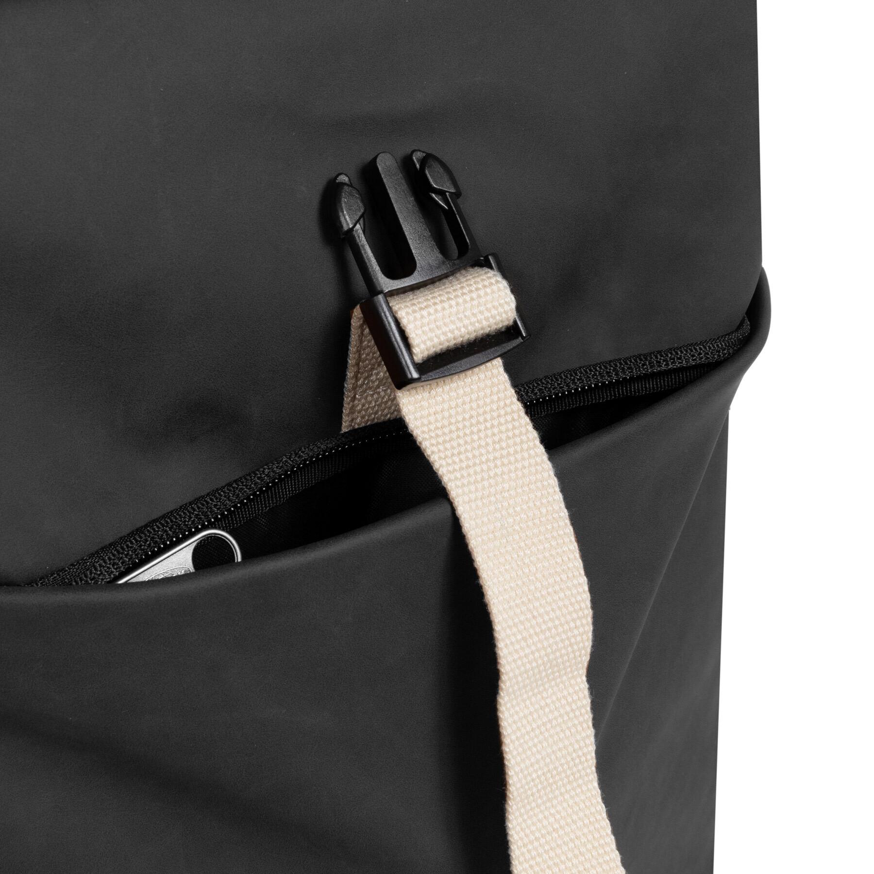 product/e/a/eastpak_ek0a5bgf9e8_9e8-upgrained-black_3.jpg