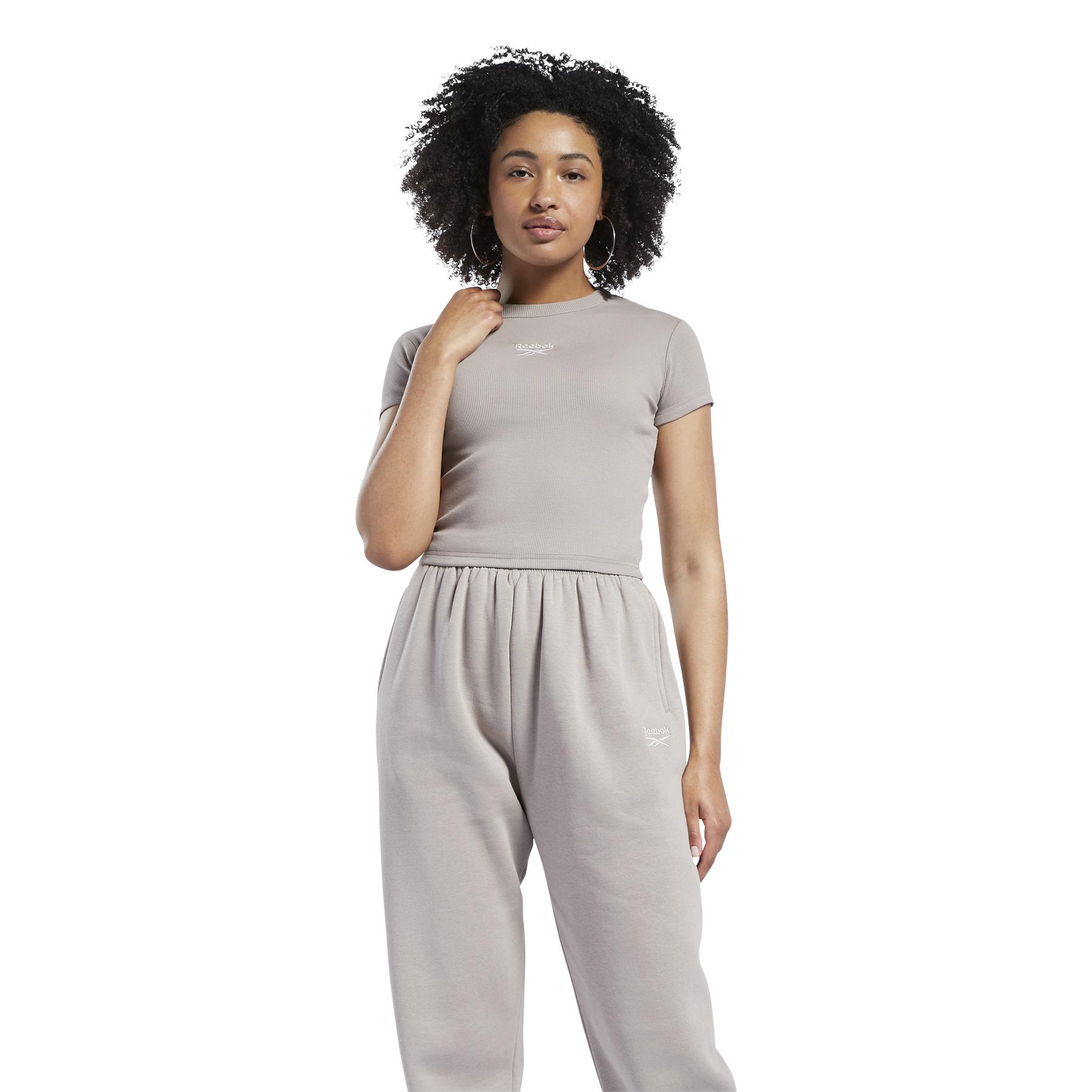 product/g/s/gs1698_app_on-model_standard_white.jpg