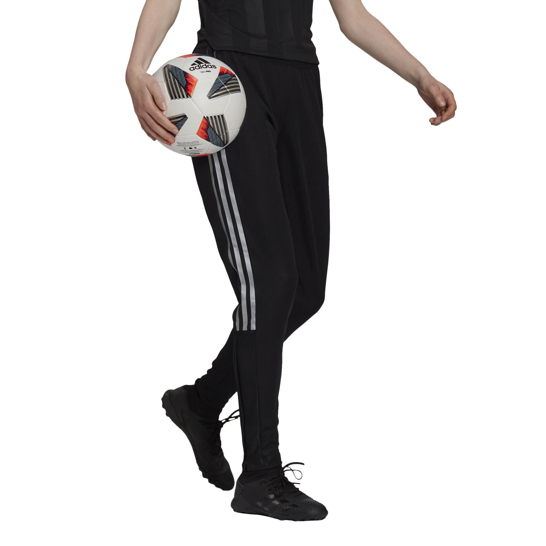 product/g/s/gs4699_app_on-model_walking_white.jpg