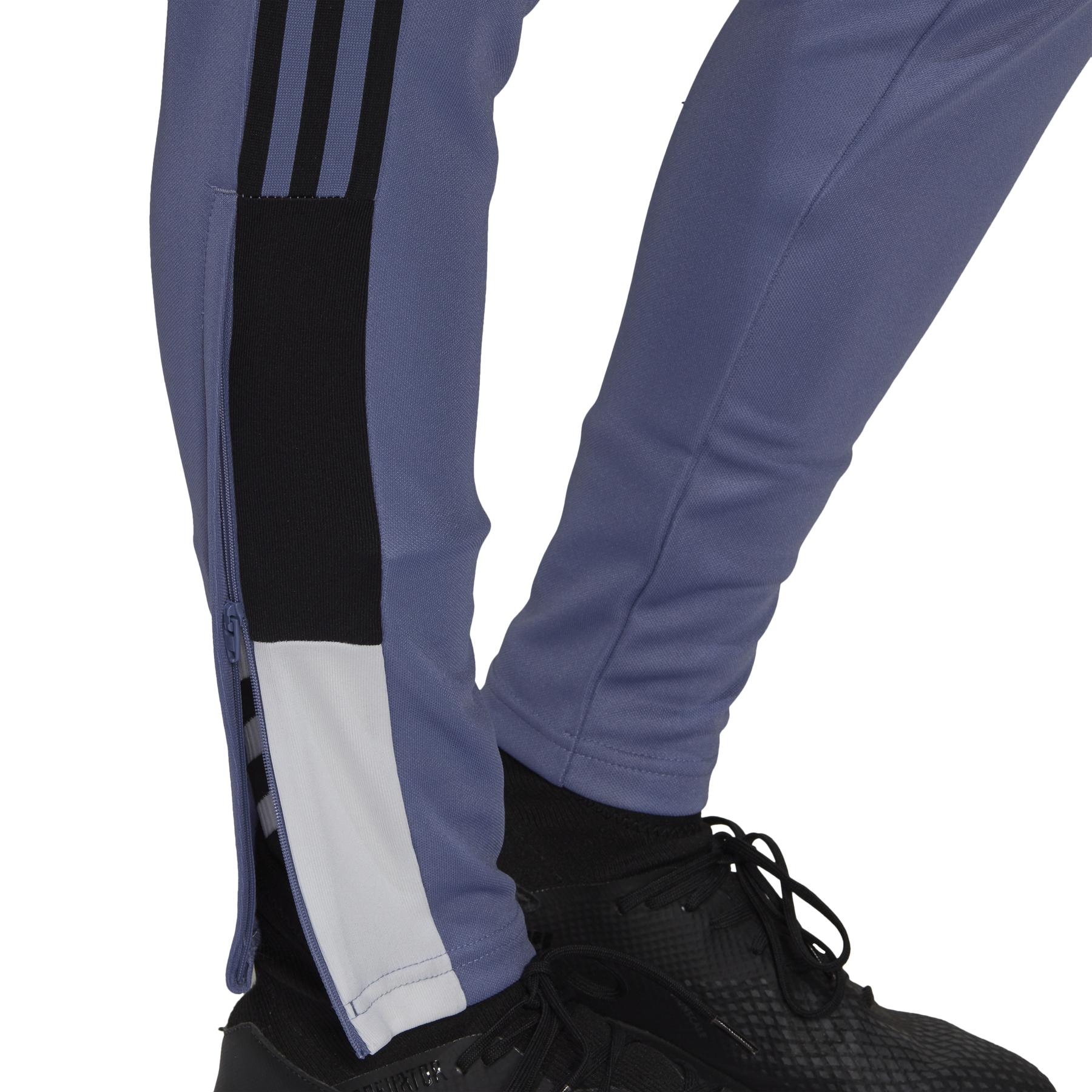 product/g/s/gs4713_app_on-model_detail-3_white.jpg