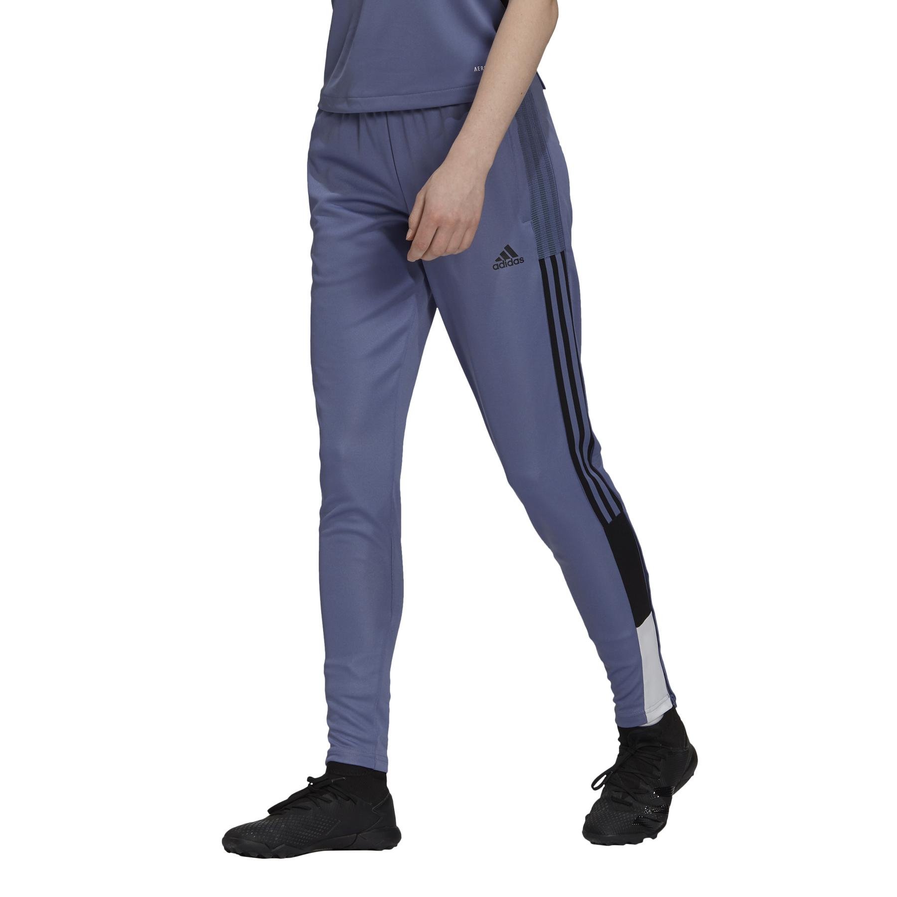 product/g/s/gs4713_app_on-model_standard_white.jpg