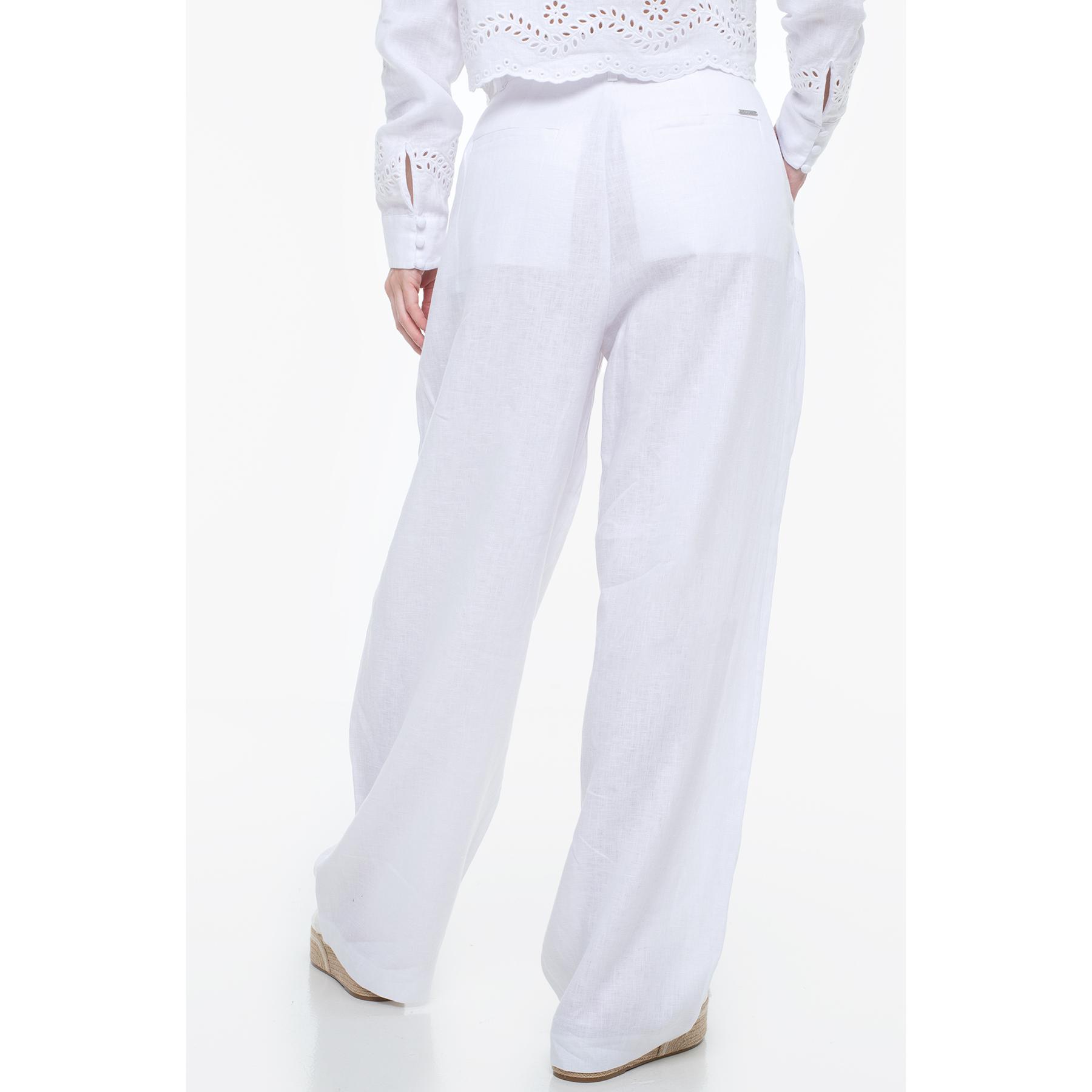 product/g/u/guess_w5yb67-wcwa0-g011_pure-white_2.jpg
