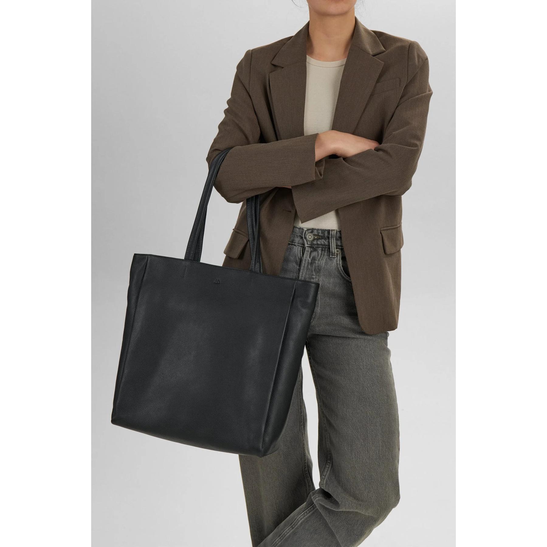 product/m/a/markberg_4860cow-100_black_6.jpg