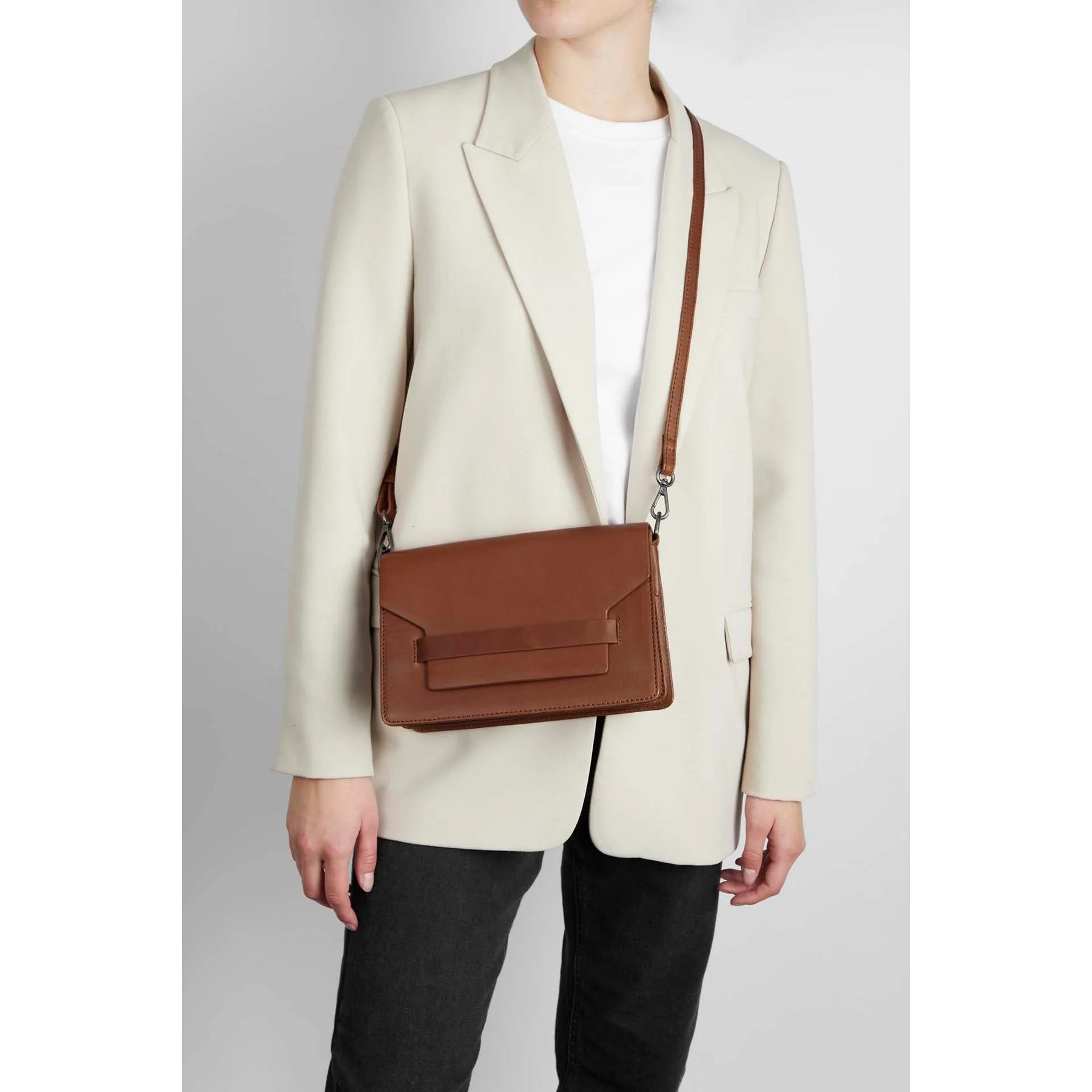 product/m/a/markberg_5456ant-931_chestnut_3.jpg