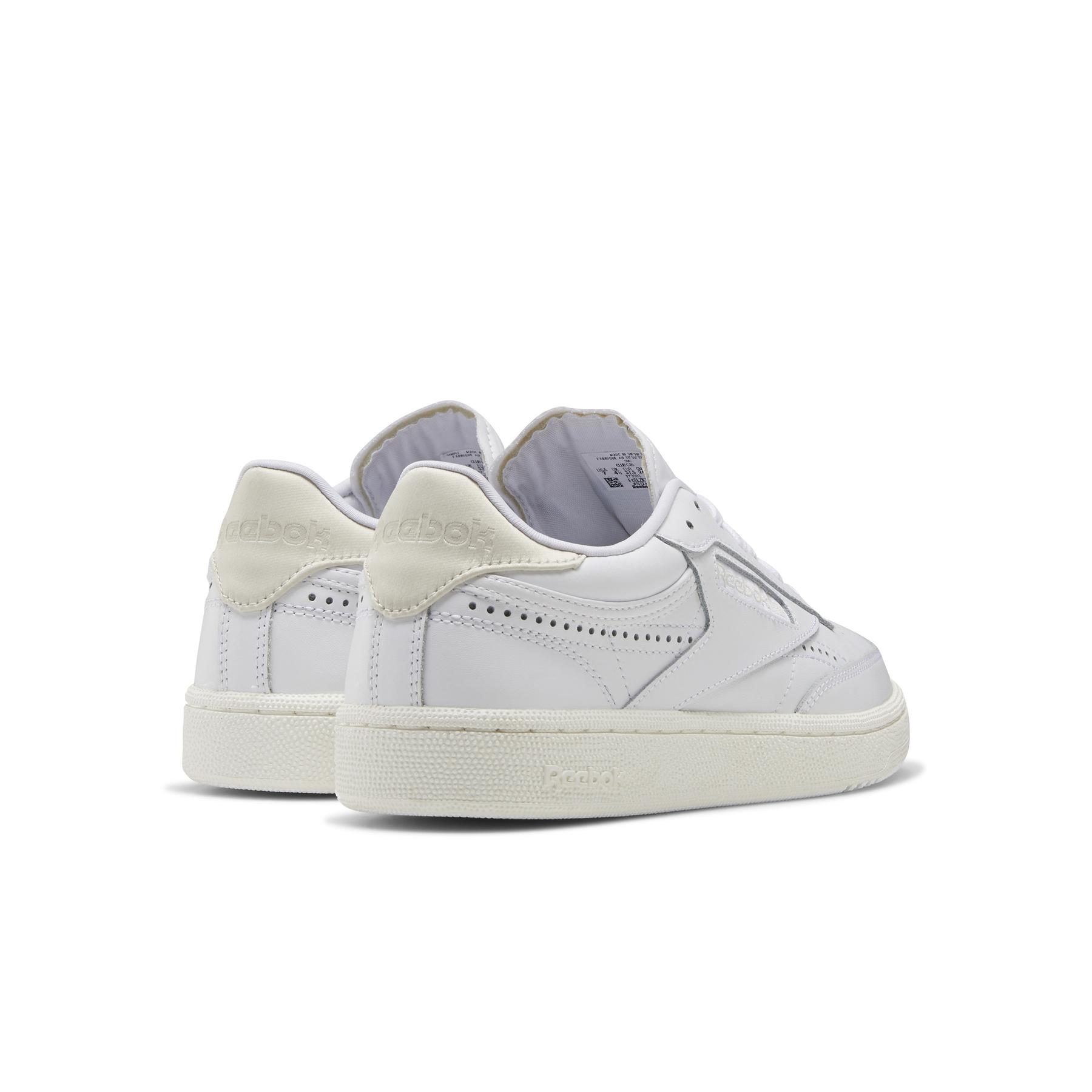 product/r/e/reebok-classics_fv1095_6_footwear_photography_back_lateral_top_view_white_000.jpg