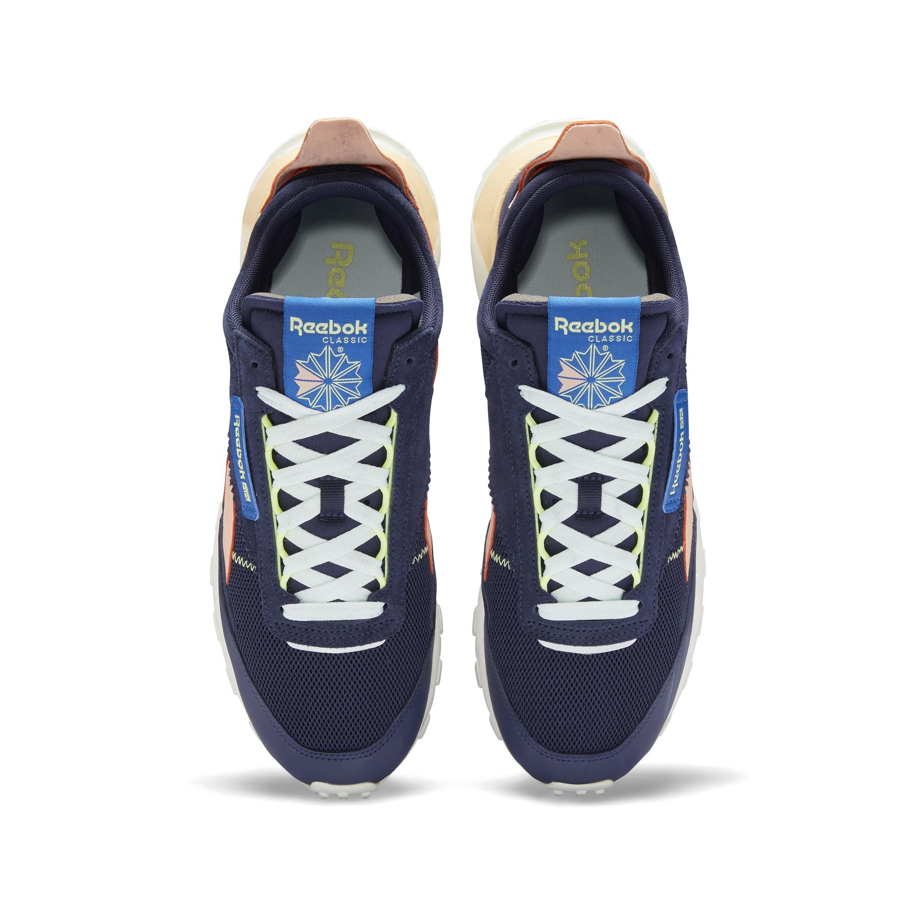 product/r/e/reebok-classics_fy7749_2_footwear_photography_top_portrait_view_white_000.jpg