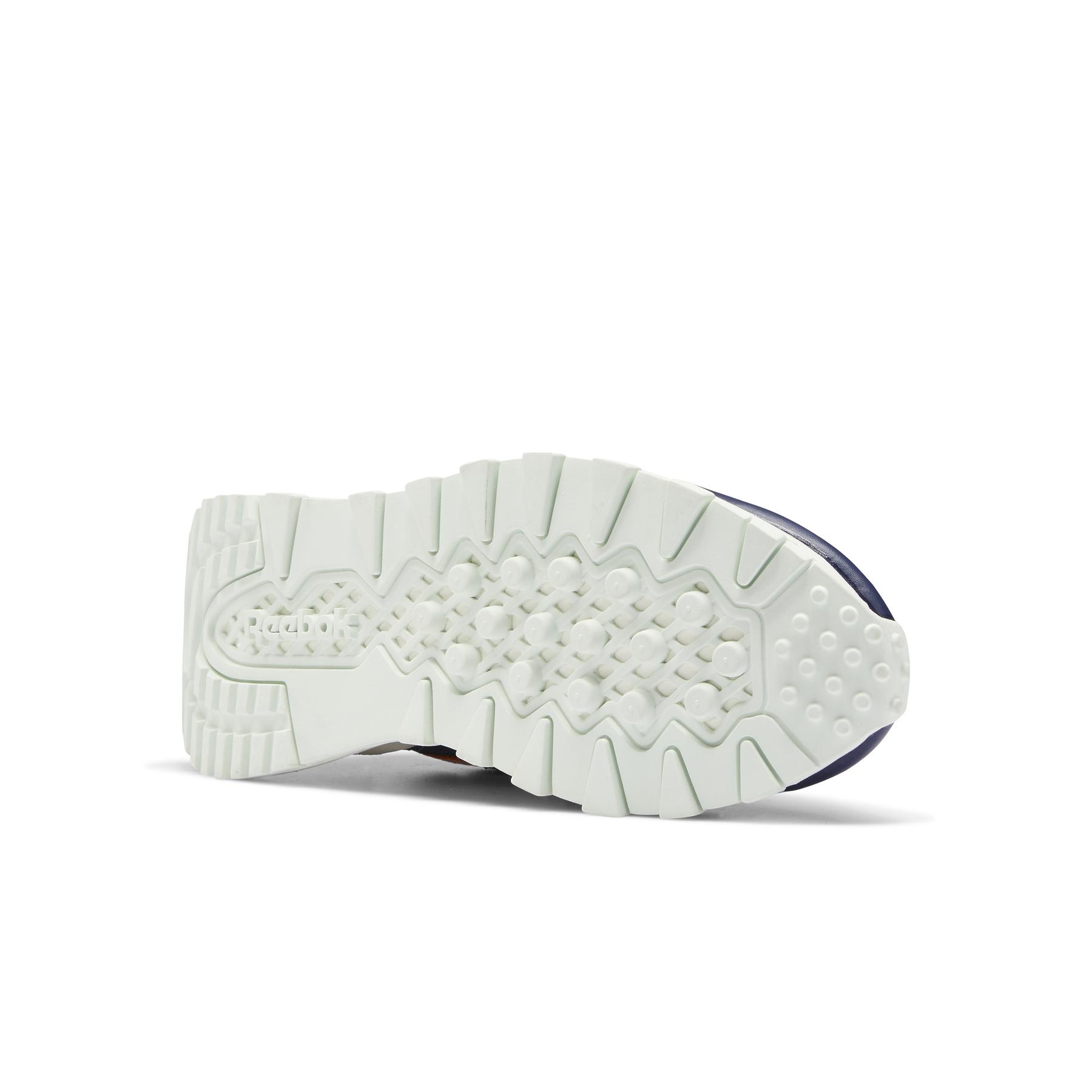 product/r/e/reebok-classics_fy7749_3_footwear_photography_bottom_view_white_000.jpg
