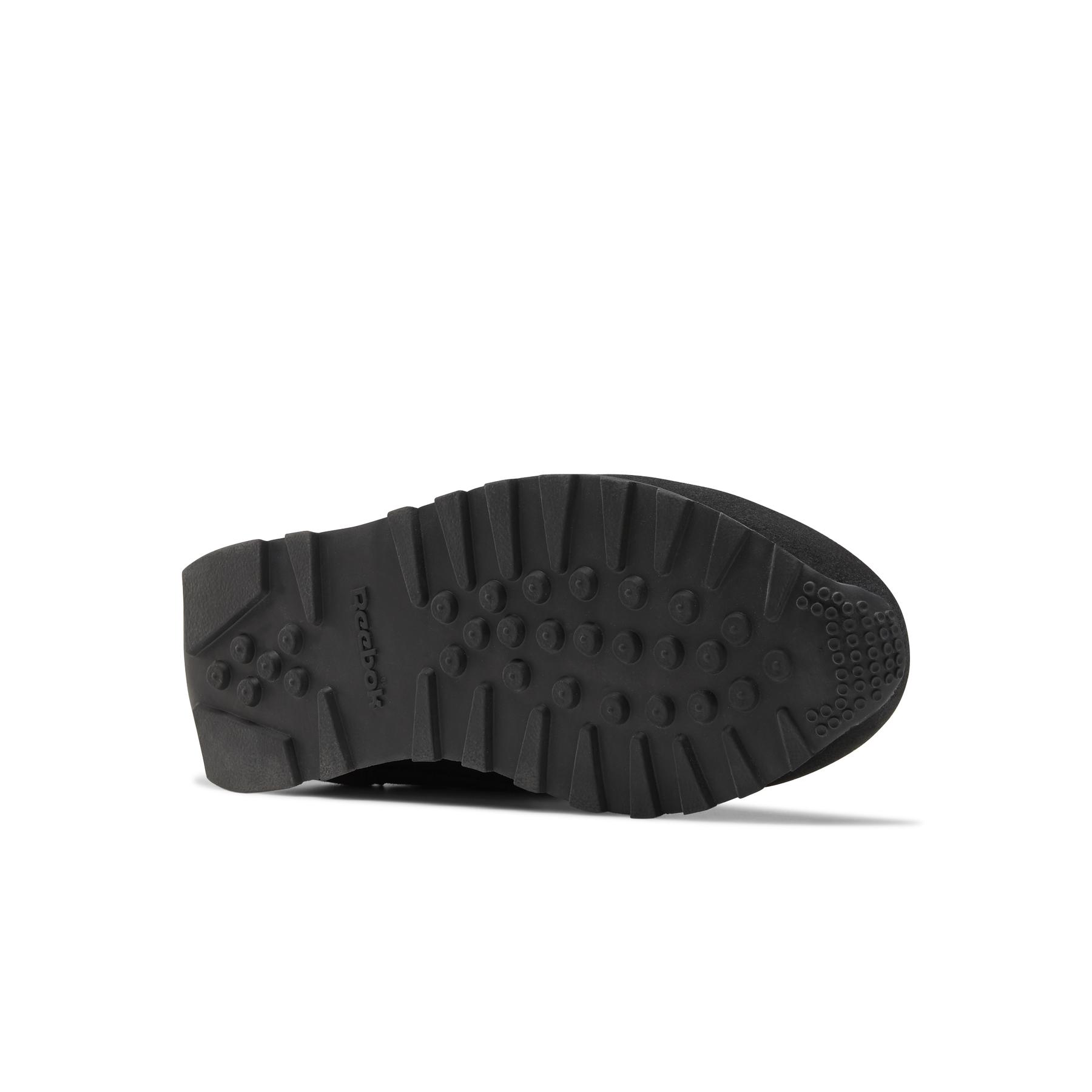 product/r/e/reebok-classics_fz0662_3_footwear_photography_bottom_view_white_000.jpg