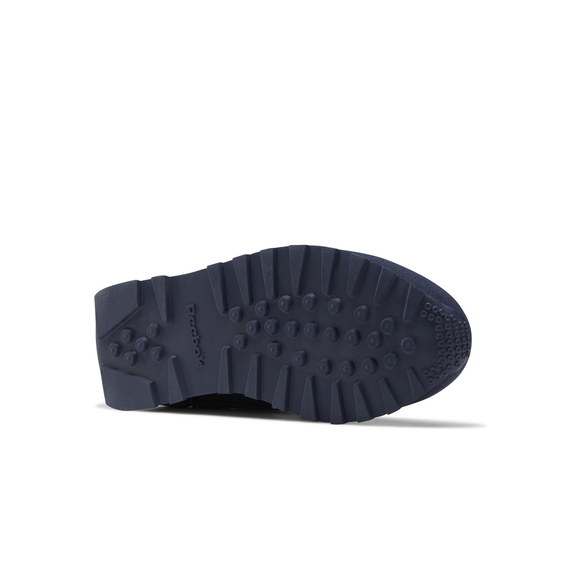 product/r/e/reebok-classics_fz0663_3_footwear_photography_bottom_view_white_000.jpg