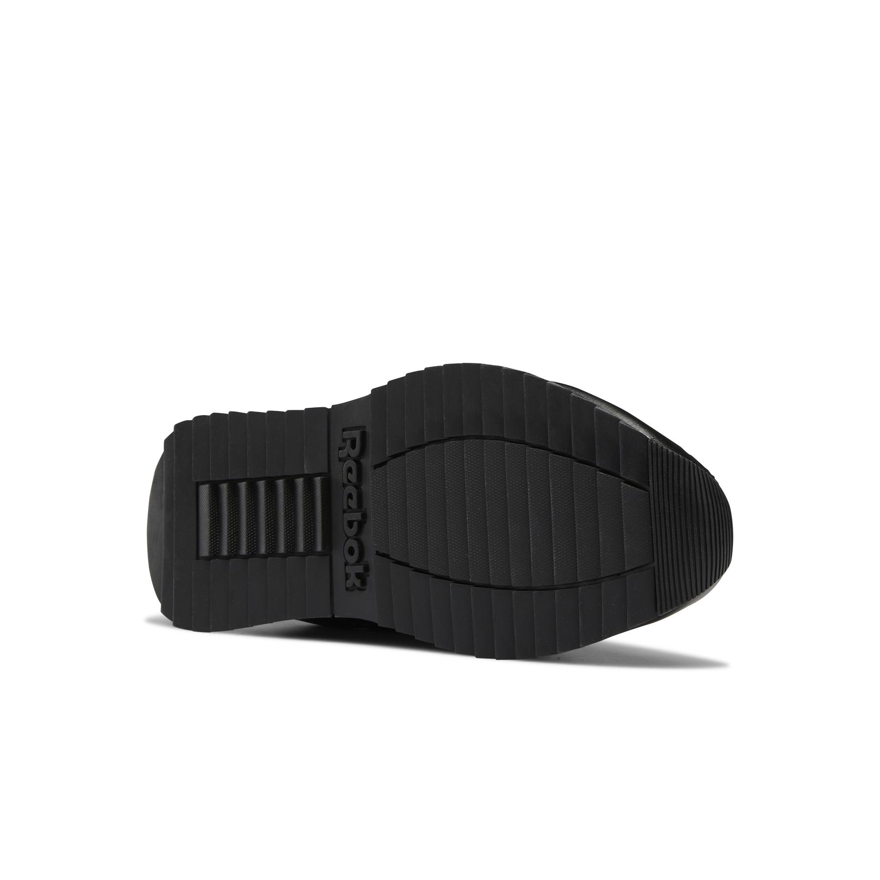 product/r/e/reebok-classics_gv7050_3_footwear_photography_bottom_view_white_000.jpg