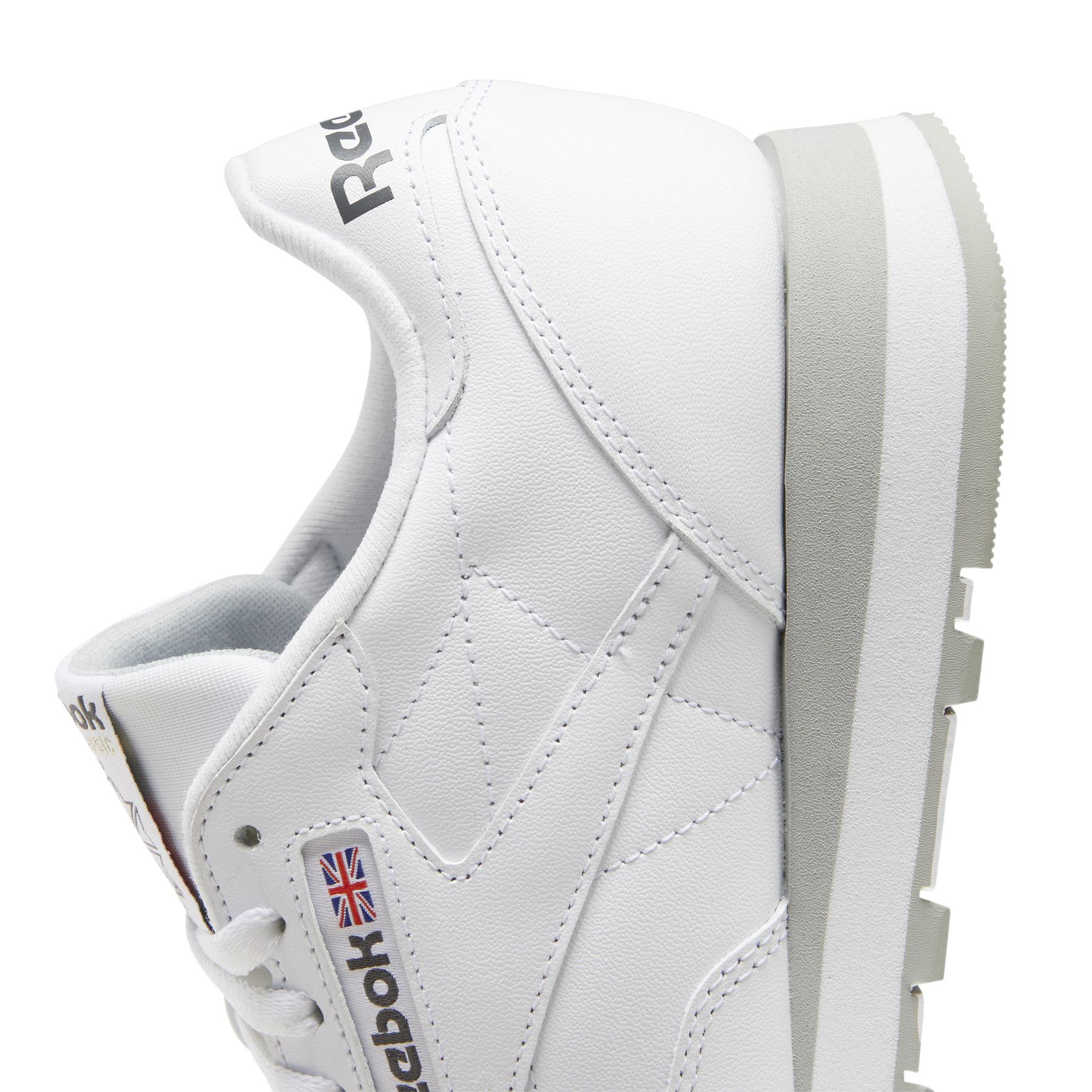 product/r/e/reebok-classics_gy3558_8_footwear_photography_detail_view_2_white_000.jpg