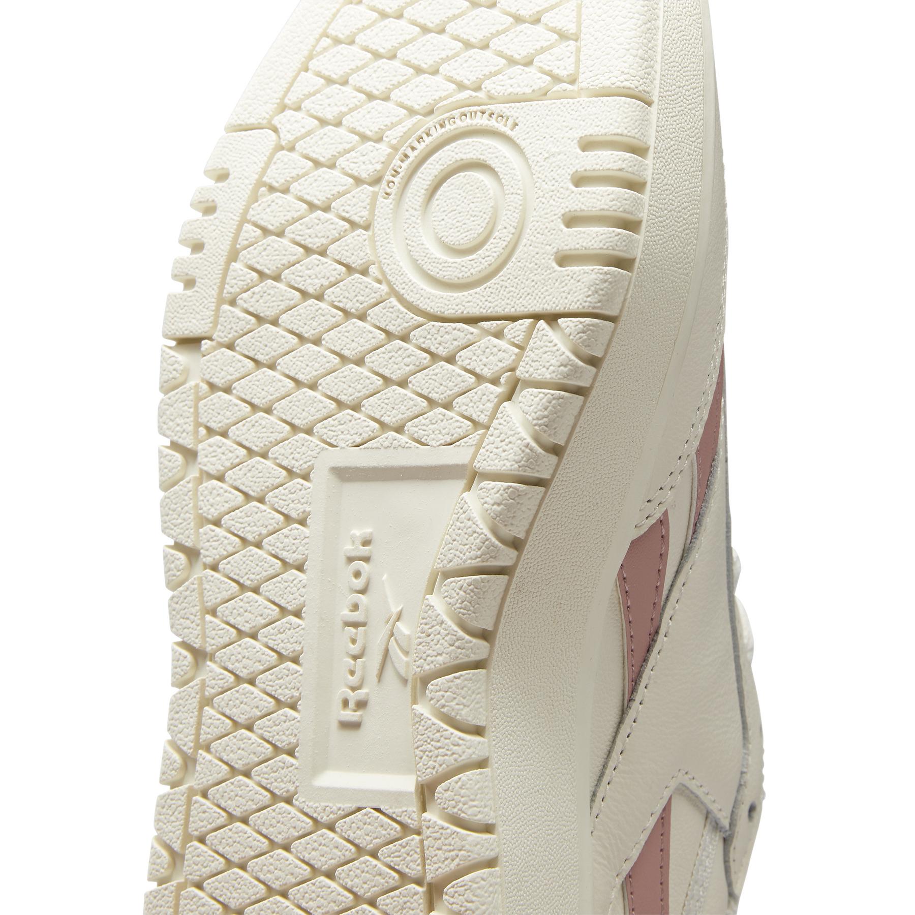 product/r/e/reebok-classics_gy4802_8_footwear_photography_detail_view_2_white_000.jpg