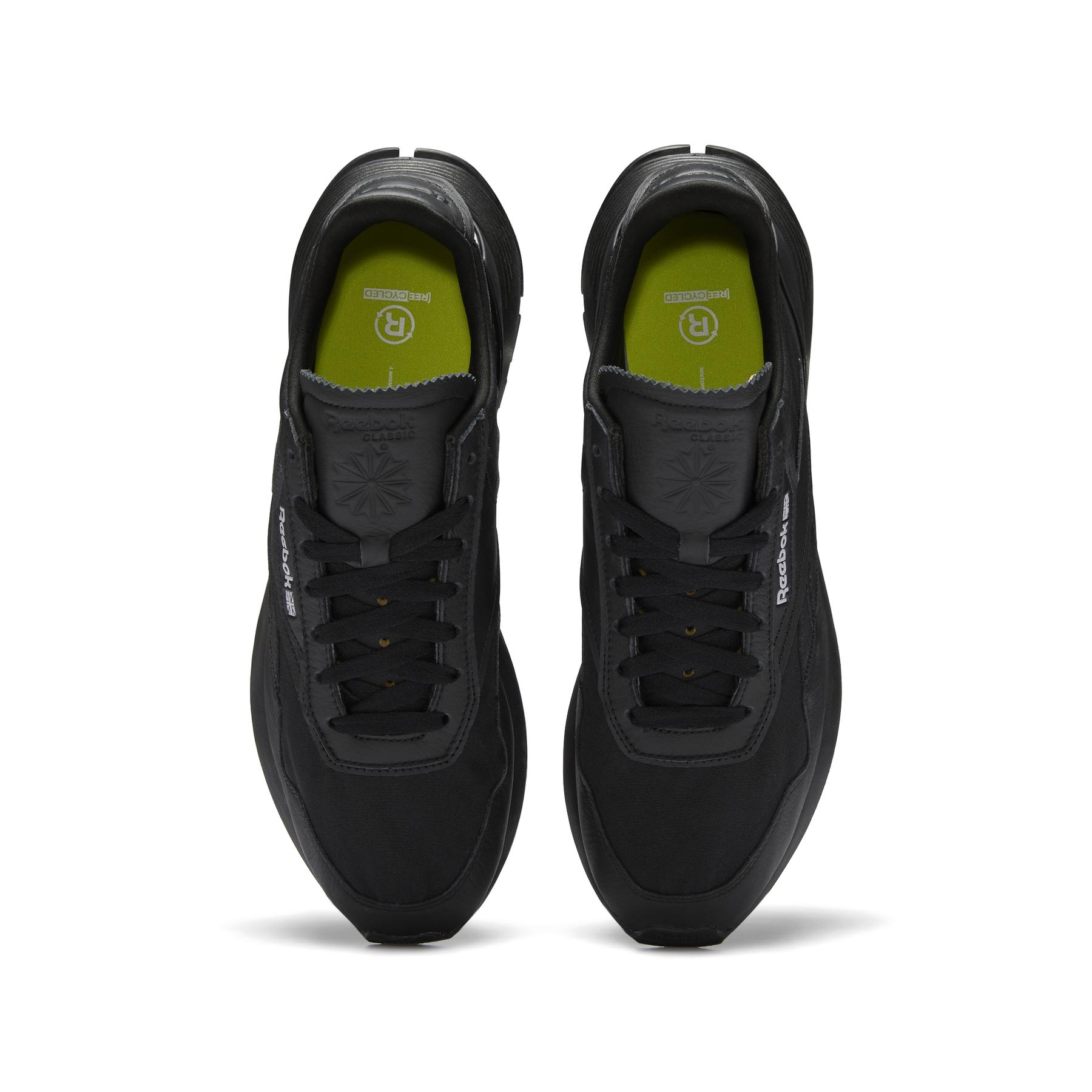 product/r/e/reebok-classics_h68650_2_footwear_photography_top_portrait_view_white_000.jpg