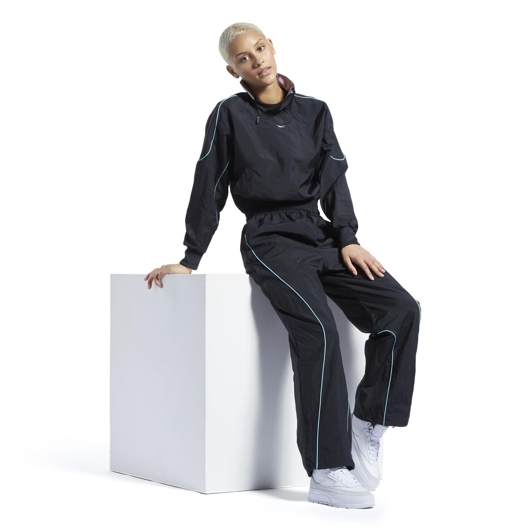 product/r/e/reebok-classics_hg1176_6_apparel_on_model_standard_outfit_view_white.jpg