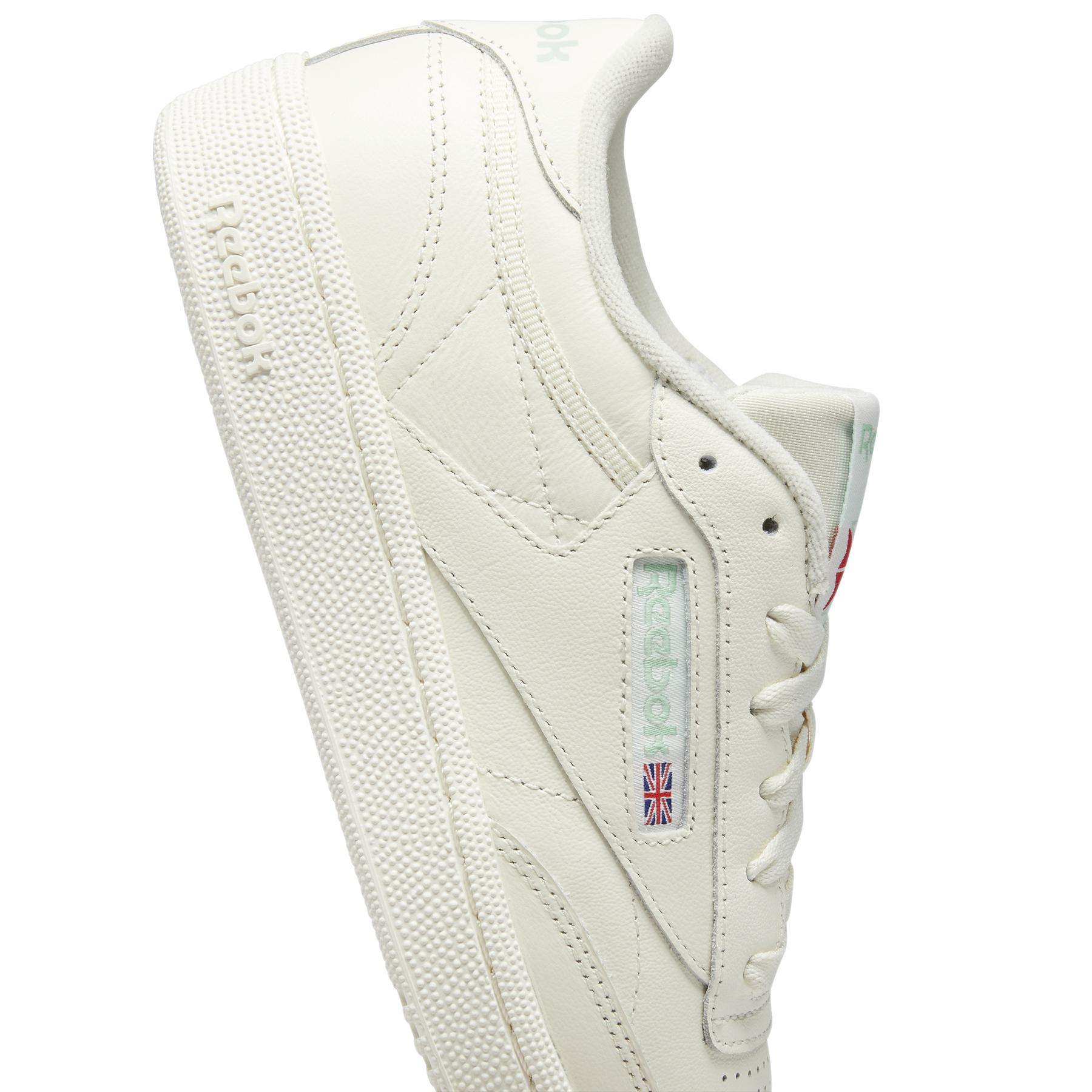 product/r/e/reebok_hq0947_7_footwear_photography_detail_view_1_white_000.jpg
