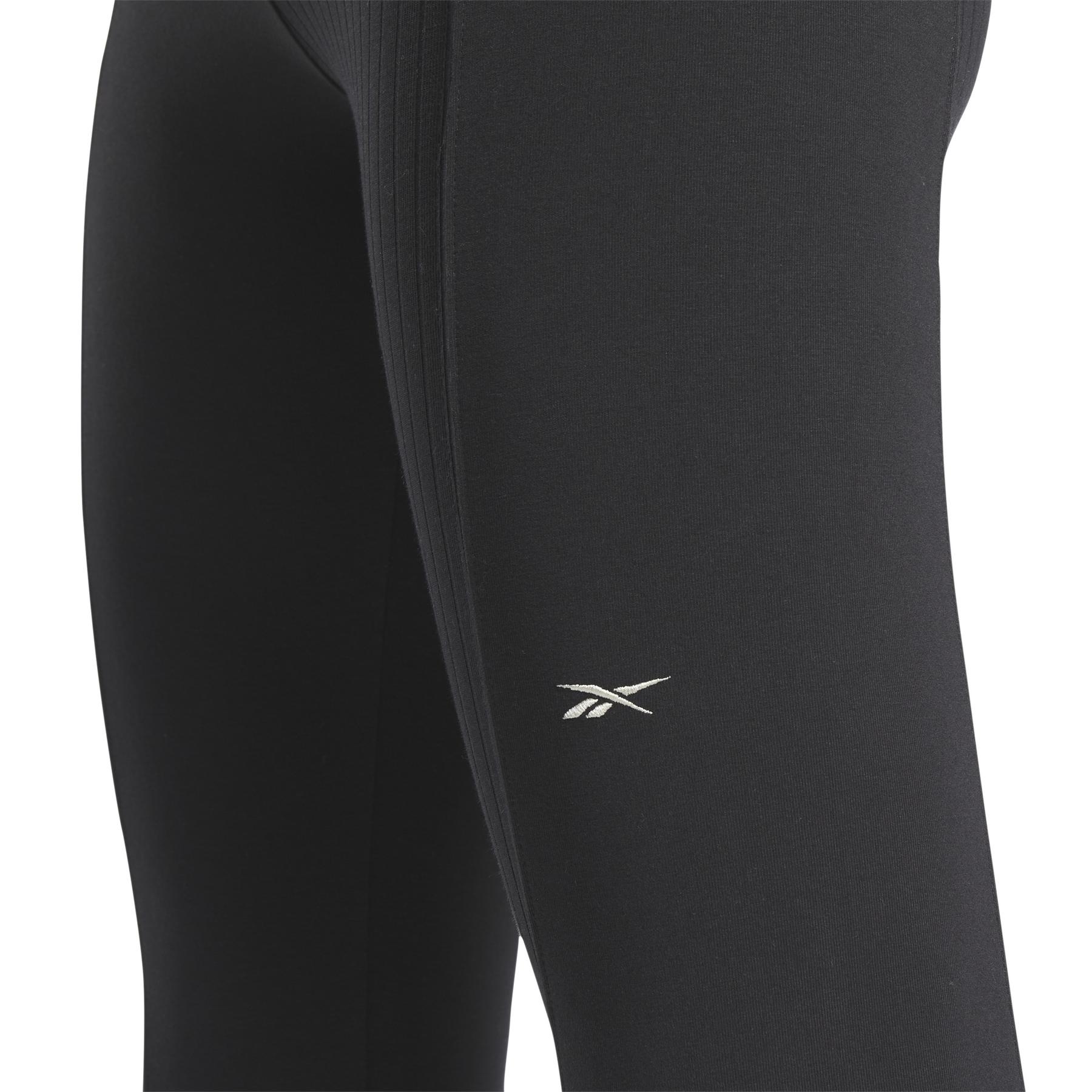 product/r/e/reebok_ht7839_5_apparel_on_model_detail_view_1_white.jpg