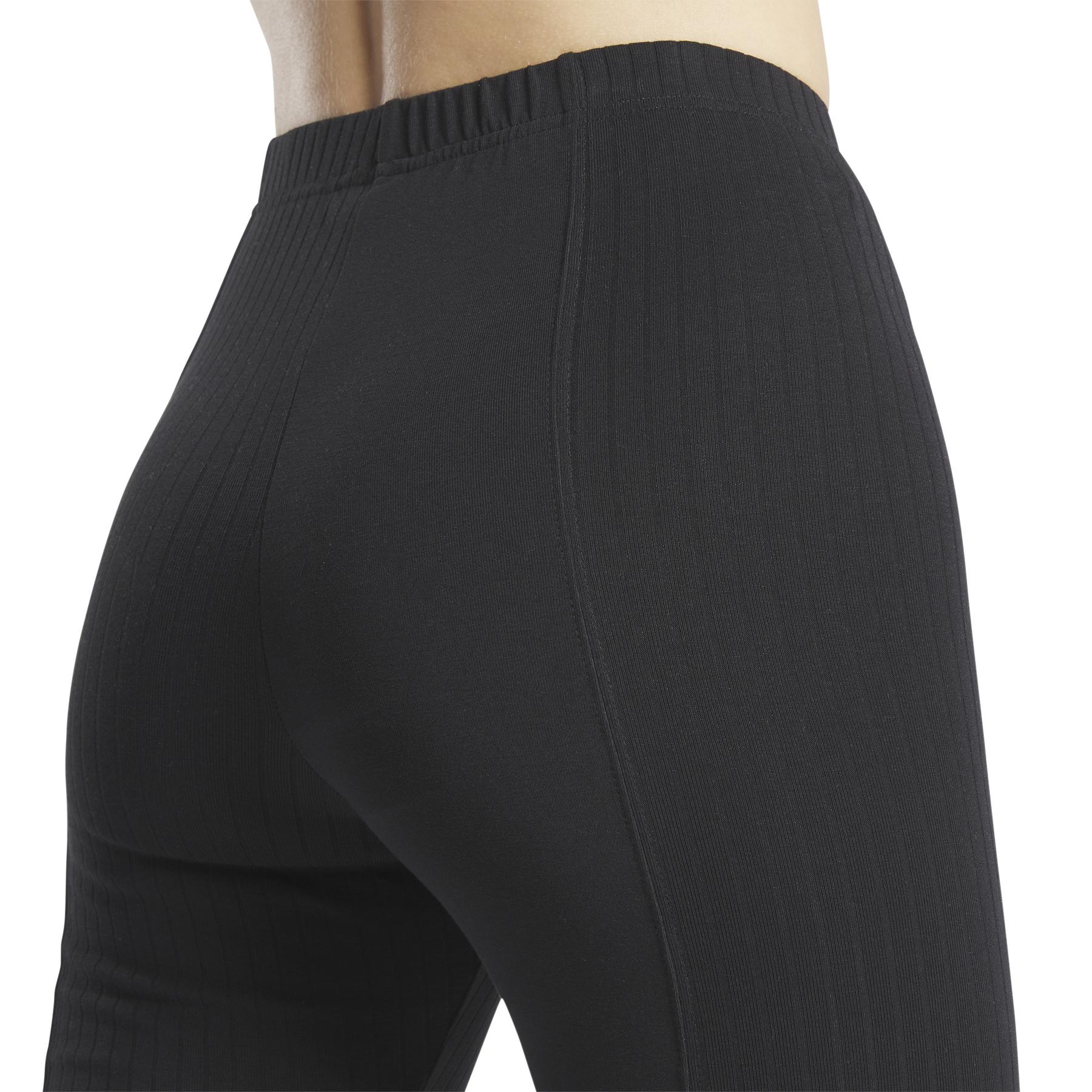 product/r/e/reebok_ht7839_7_apparel_on_model_detail_view_3_white.jpg