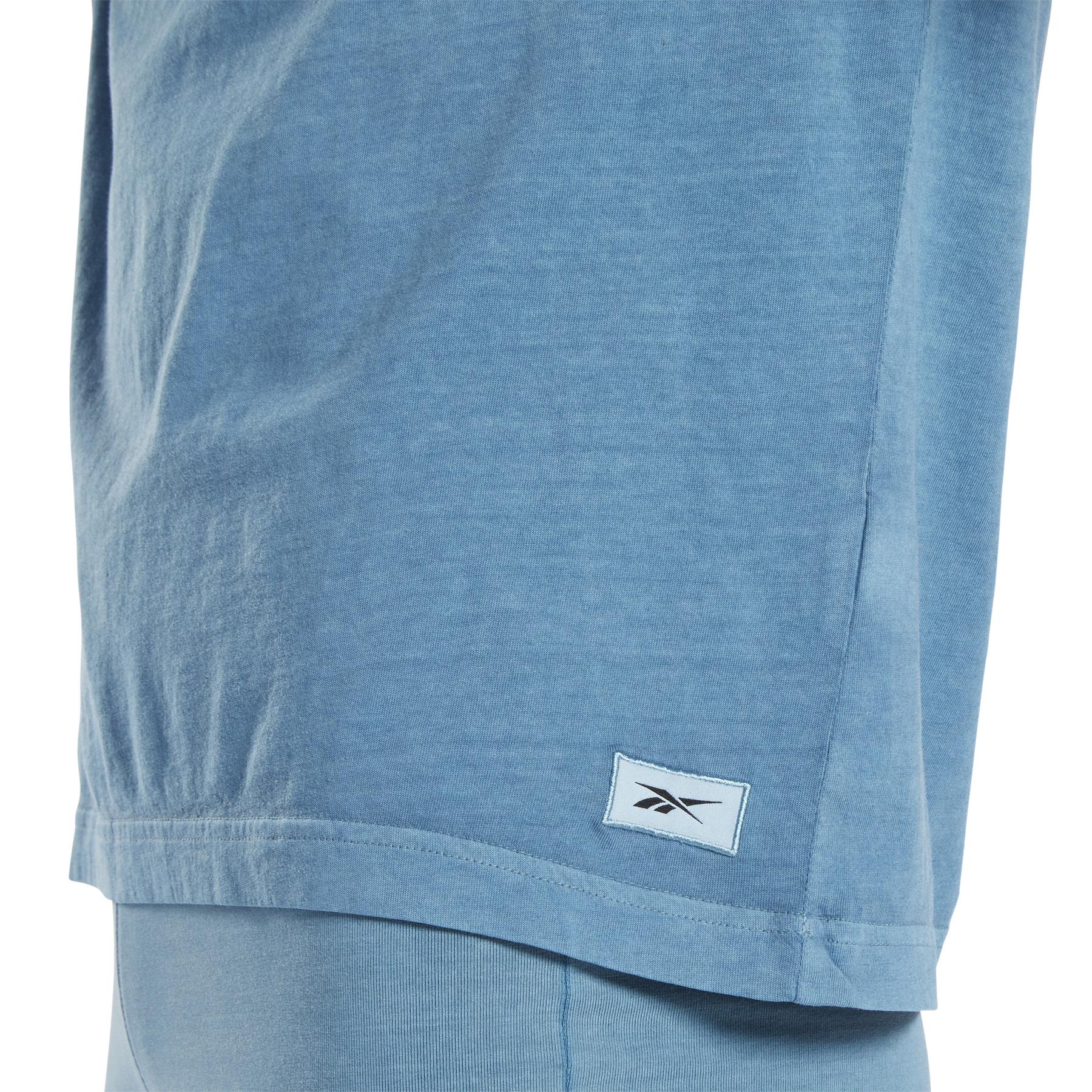product/r/e/reebok_ht7857_5_apparel_on_model_detail_view_1_white.jpg