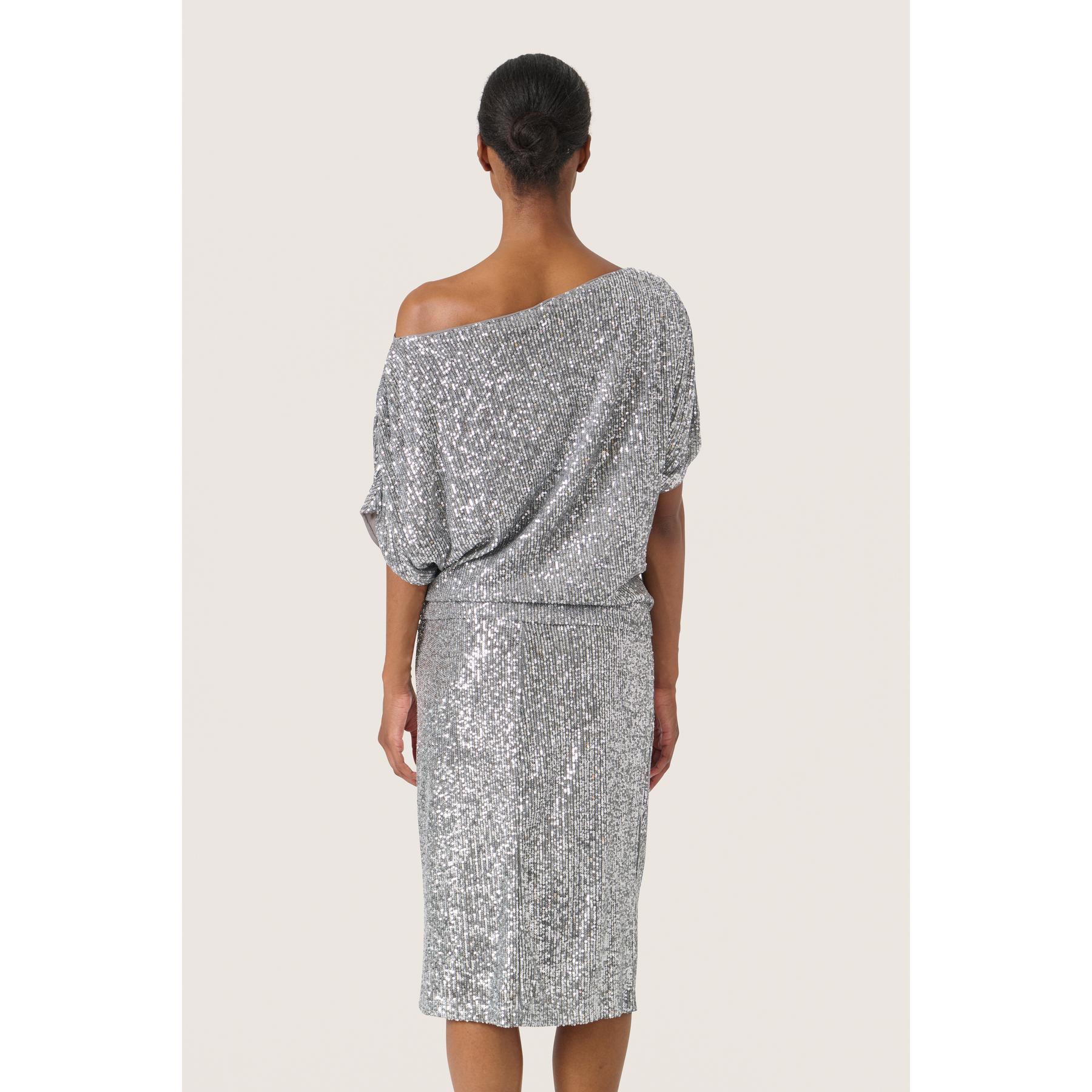 product/s/o/soaked-in-luxury_30407045-145002_3.jpg