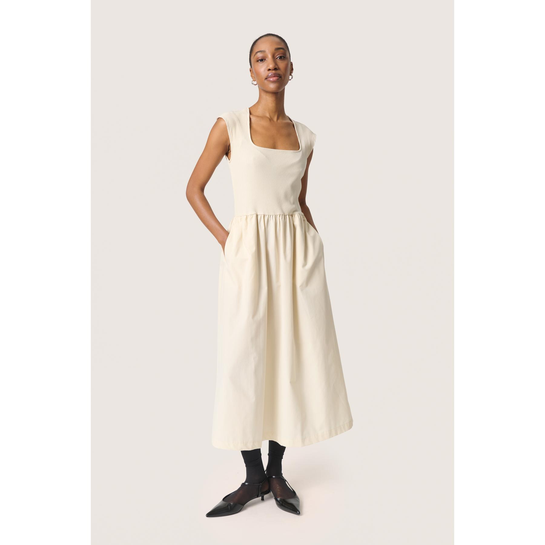 product/s/o/soaked-in-luxury_30407490-130401_4.jpg