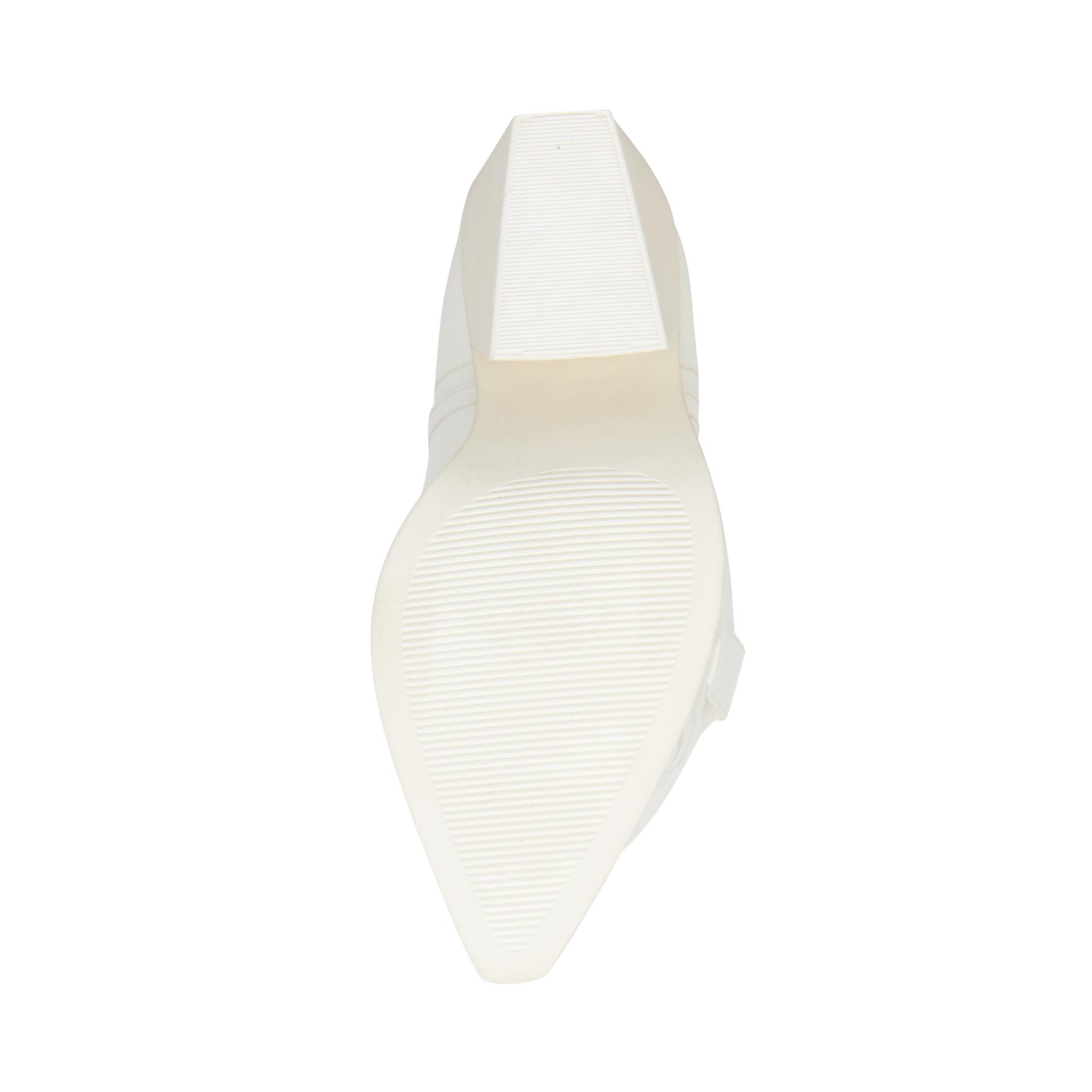 product/s/t/steve-madden_mg11000417-02002-101_07-nw051524.jpg