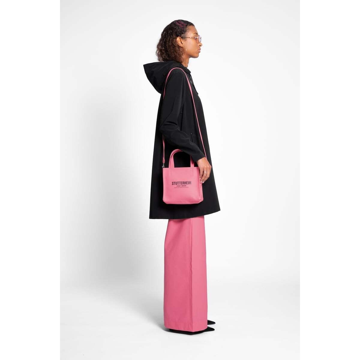 product/s/t/stutterheim_3236-1001_noir_5.jpg