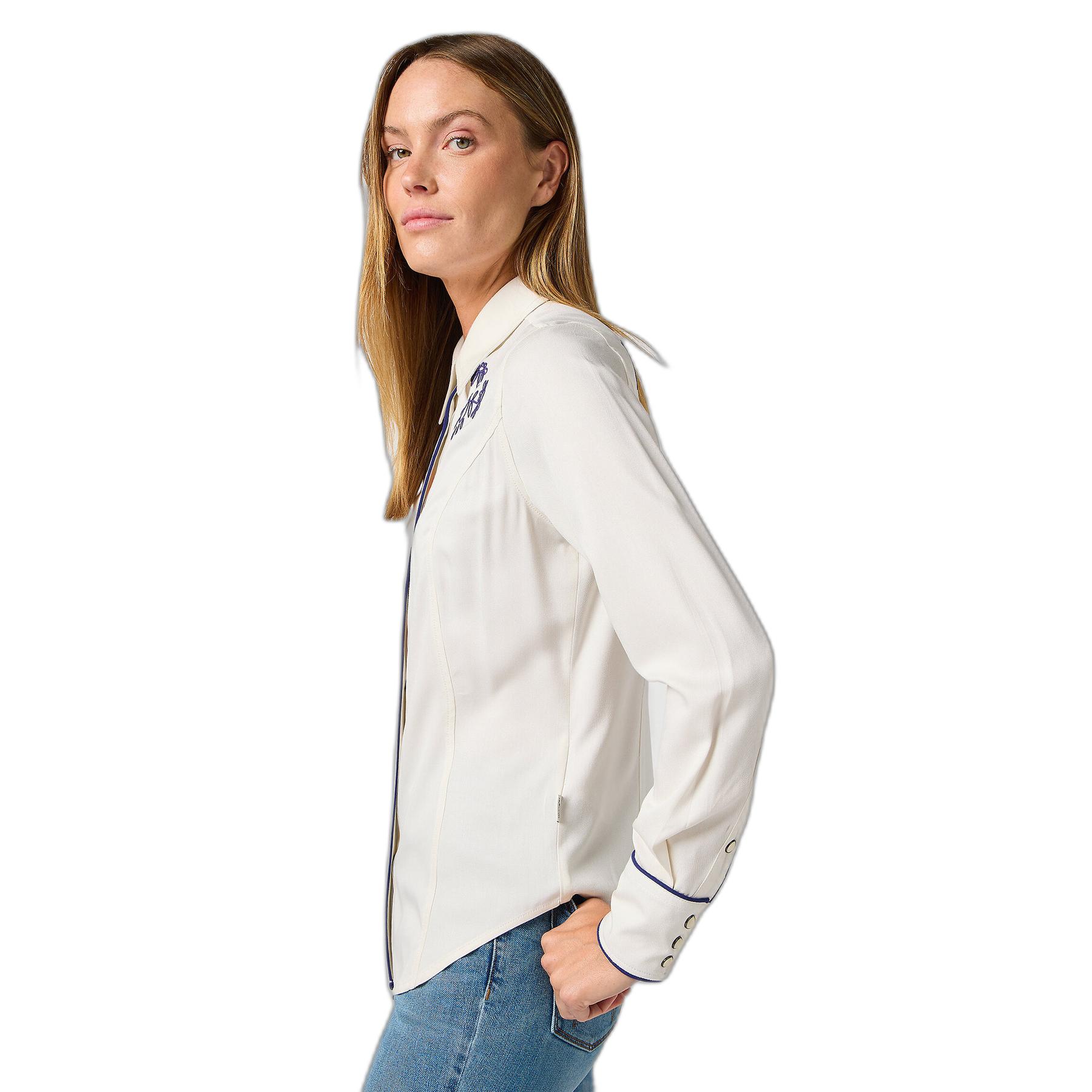 product/w/r/wrangler_112362602_white_1.jpg