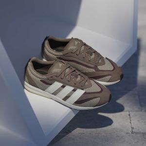product/a/d/adidas_jp6183_18_footwear_photography_heromrktng_view_5-nw091625.jpg