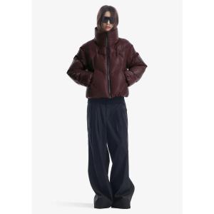 product/k/r/krakatau_qw531-712_burgundy_2.jpg