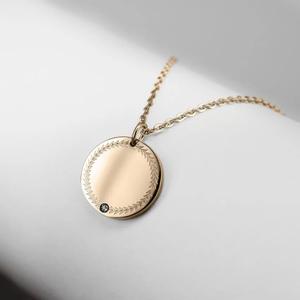 pt-pe-01-en-gp-xx-01-pendentif-piece-porte-bonheur-avec-zircone-femme-ponytail-co-gold-tu