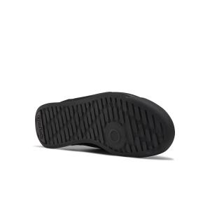 product/r/e/reebok-classics_cn2211_4_footwear_photography_bottom_view_white_000.jpg