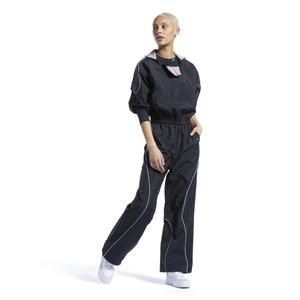 product/r/e/reebok-classics_hg1176_5_apparel_on_model_side_view_white.jpg