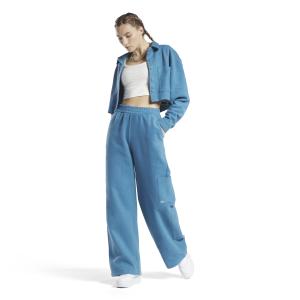 product/r/e/reebok_hs0389_5_apparel_on_model_standard_outfit_view_white.jpg